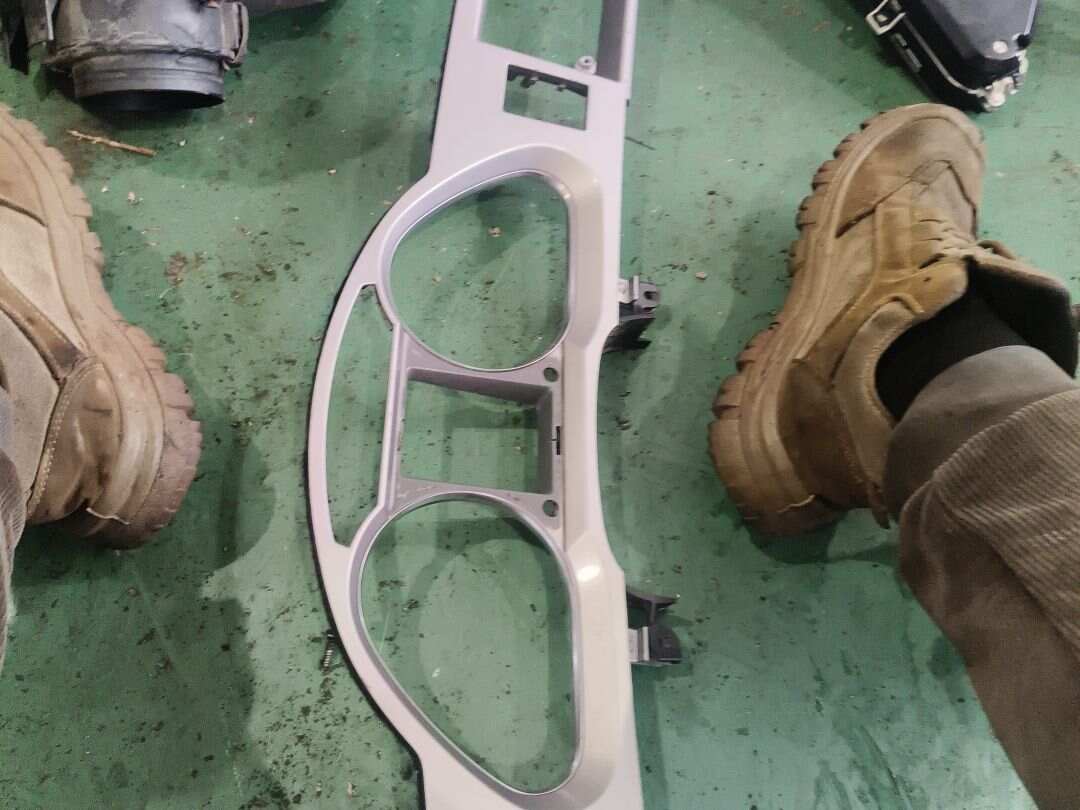4F1857115F 组合仪表框