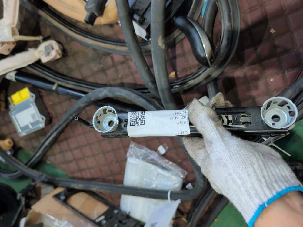 97080323100 副驾驶员座椅安全带高度调节器