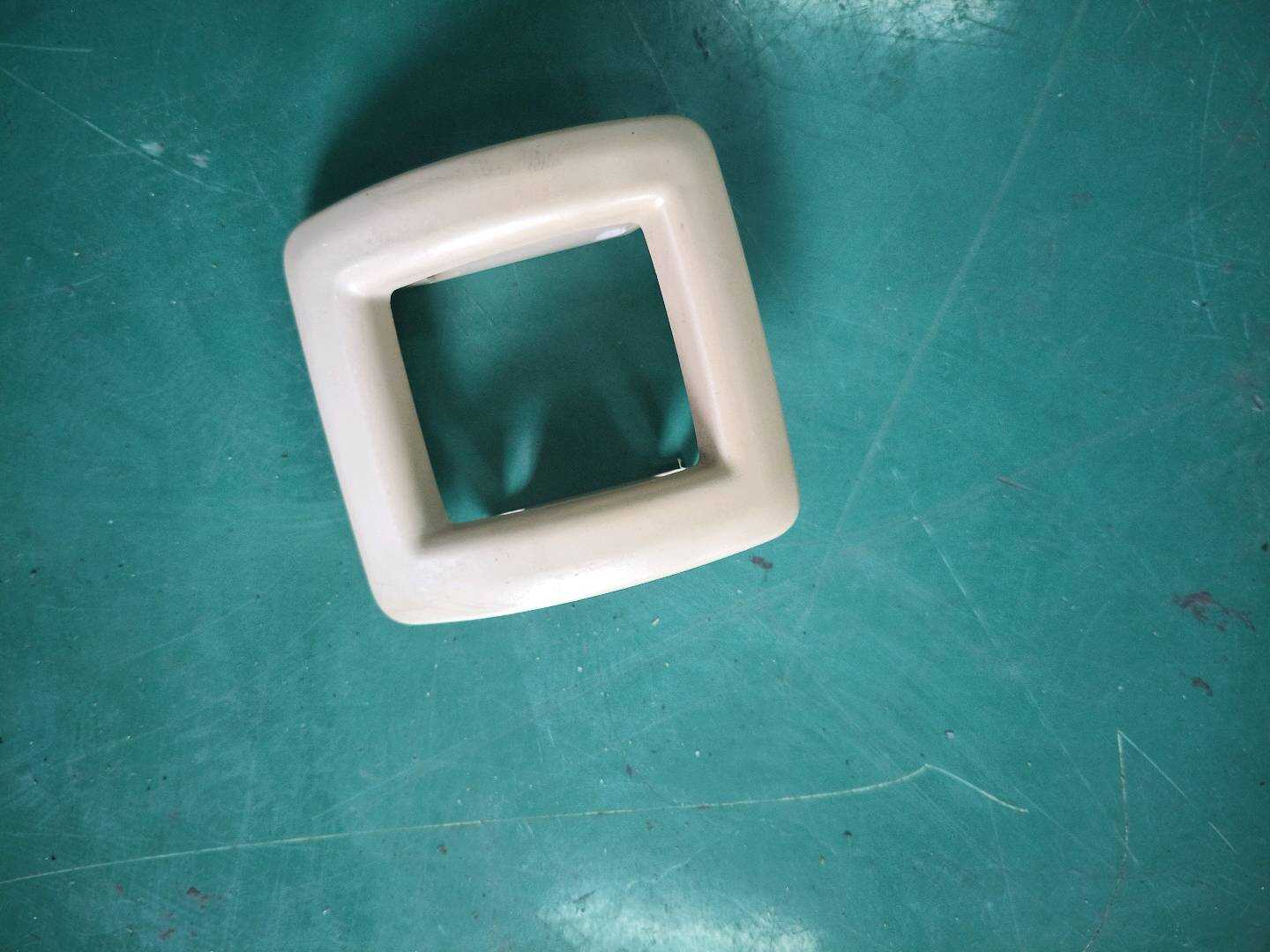 52207163495 后座椅锁盖(左)