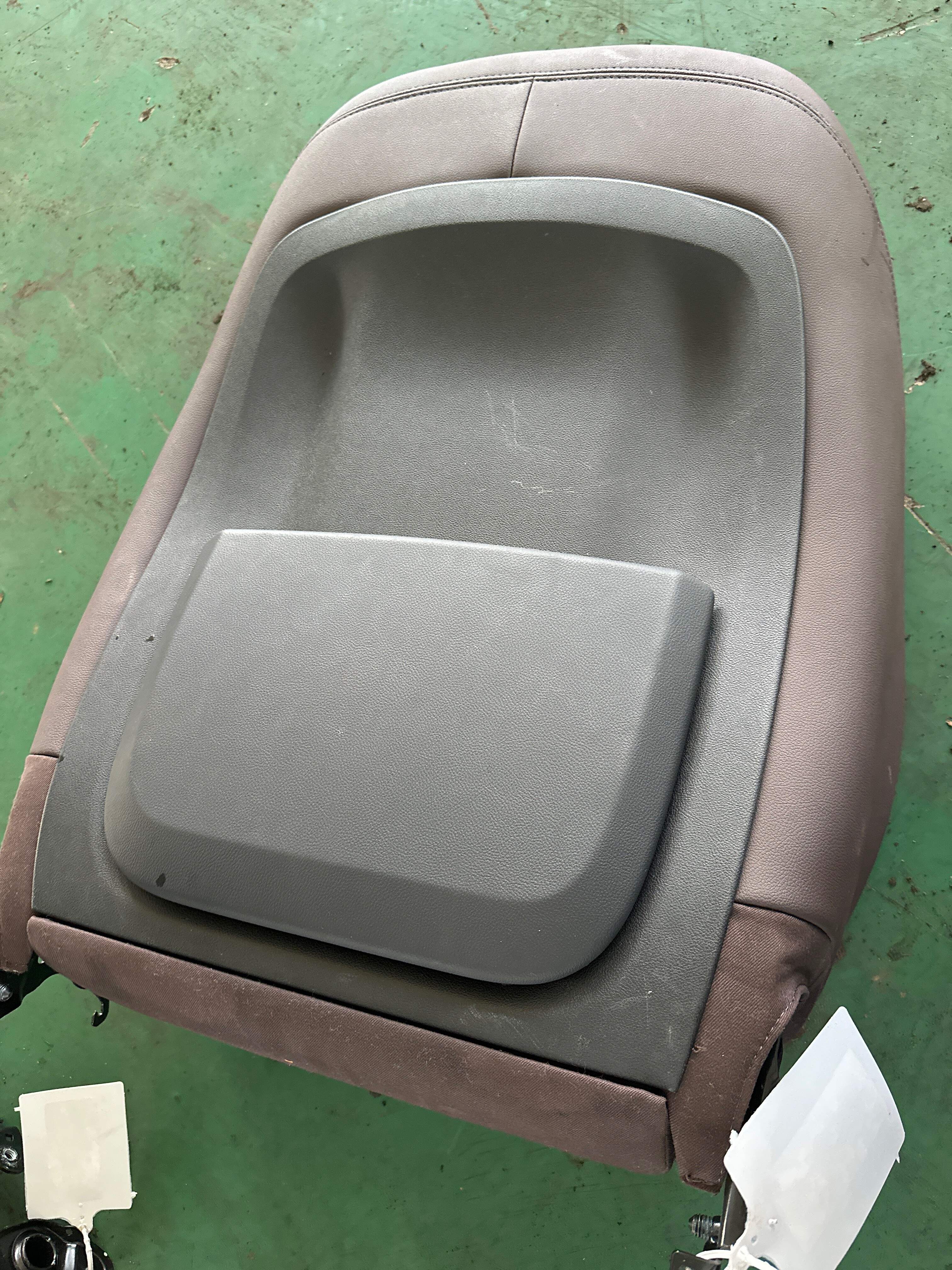 52107414610 副驾驶员座椅底座骨架