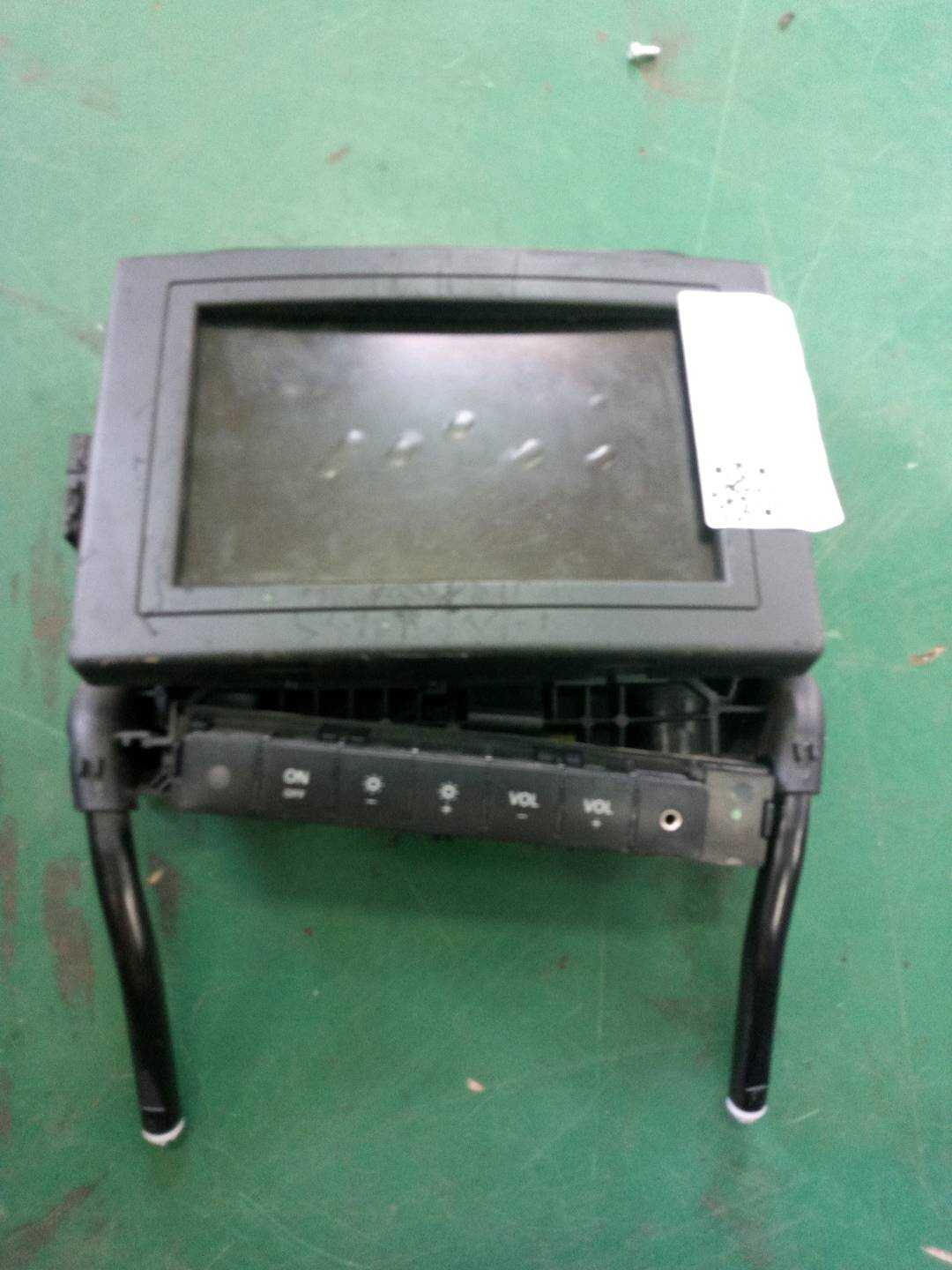 A2519060000 前座椅头枕显示器(右)