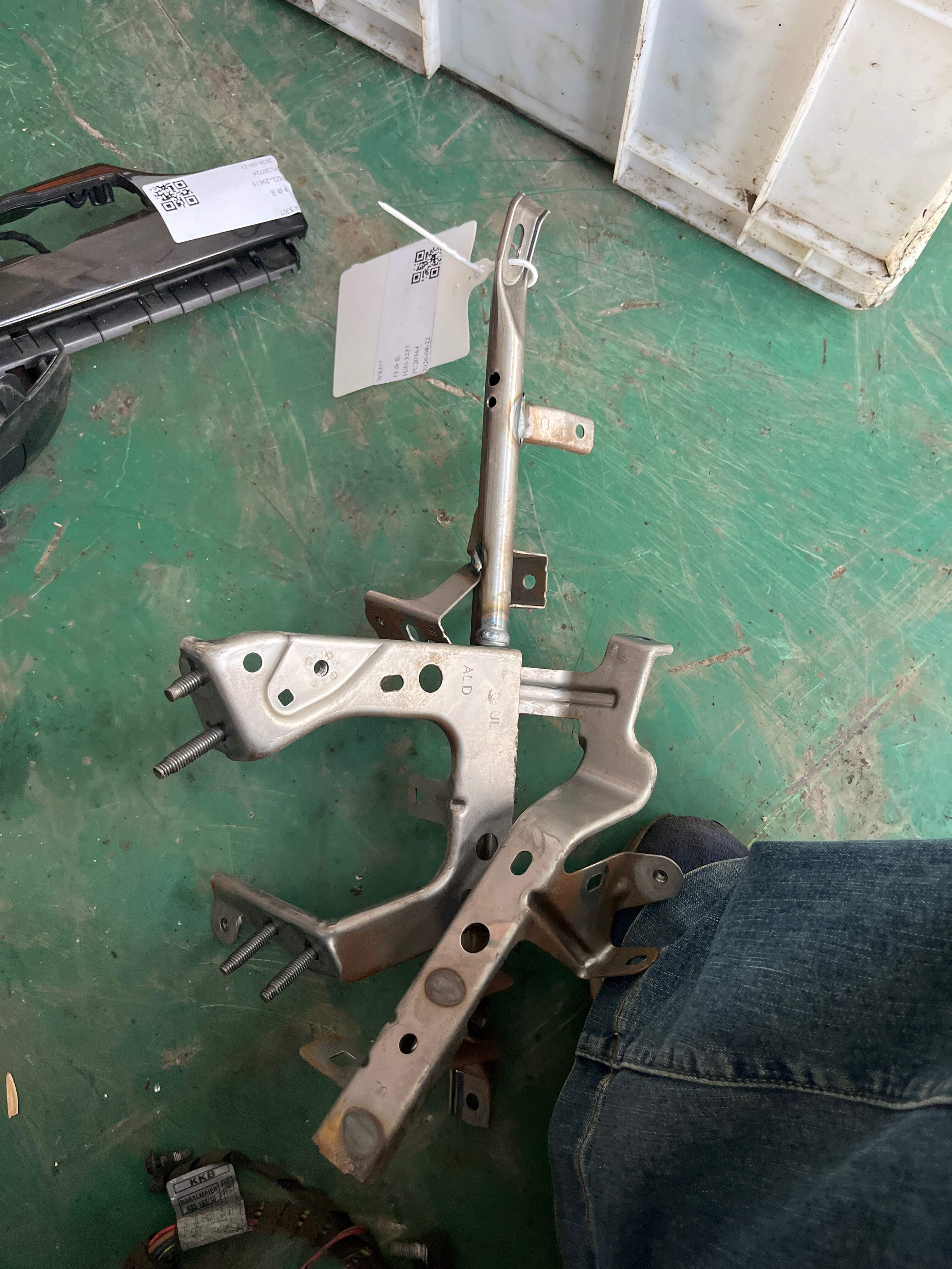 5530676010 仪表台骨架支架（上）
