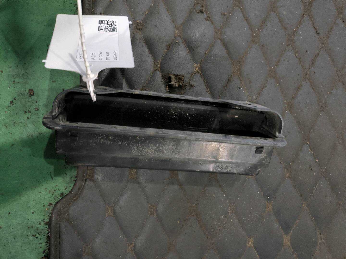 64229242797 后保险杠出风口(右)