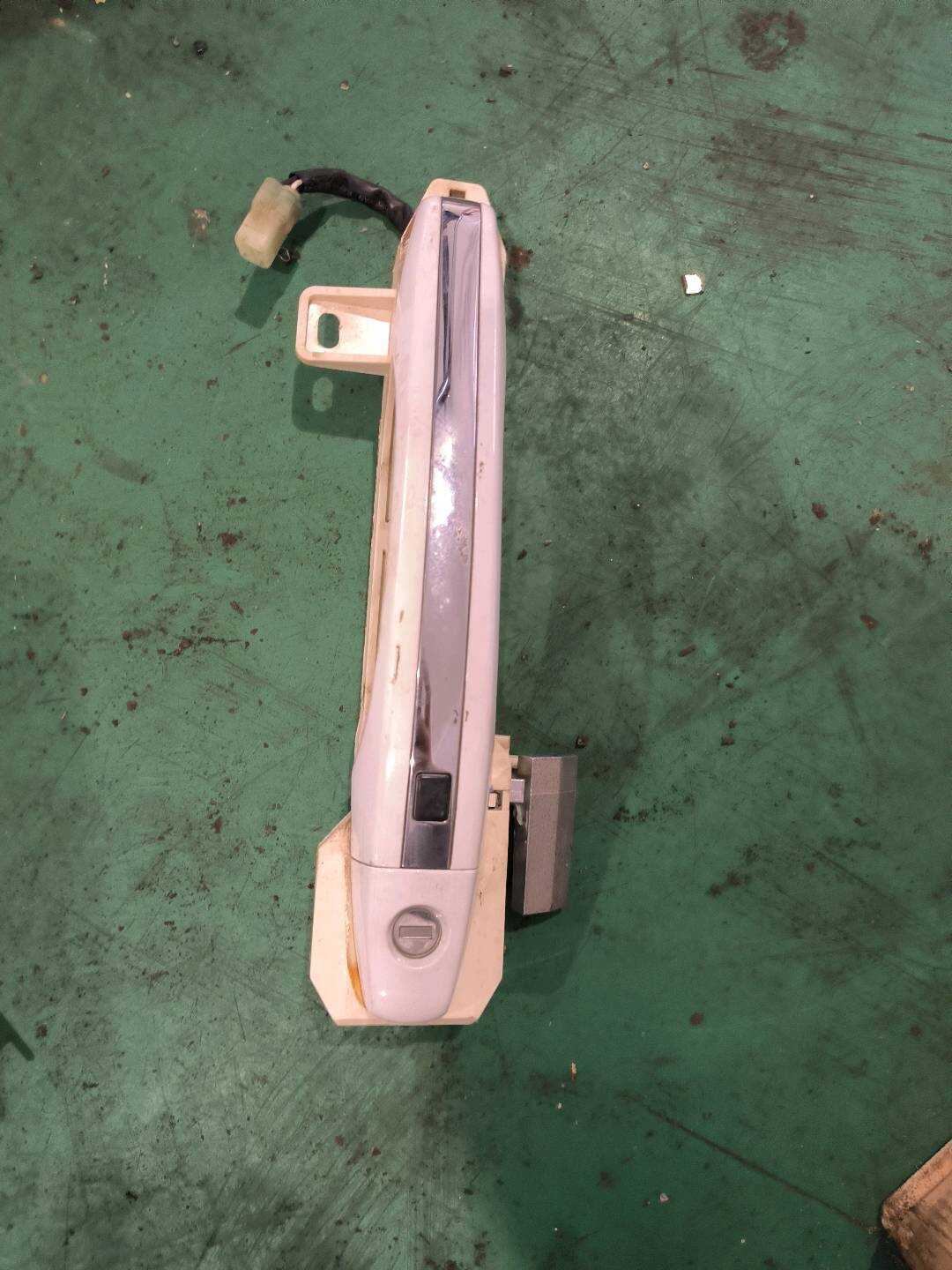 1068022281 左前车门外开把手