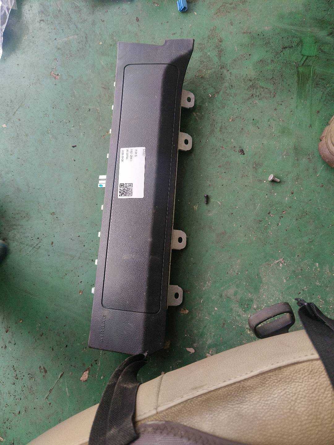 A24686003029H68 驾驶员护膝安全气囊
