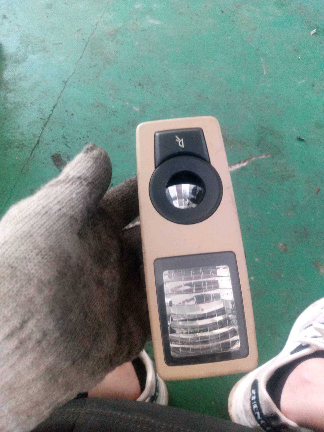 63316972975 室内顶灯（左后）