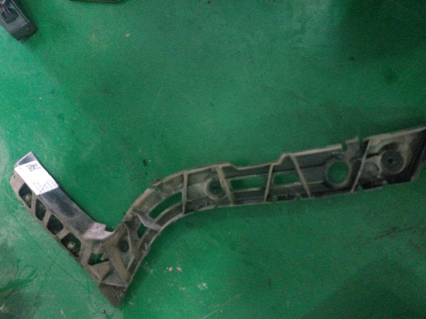 C2Z13533 后保险杠支架(中)