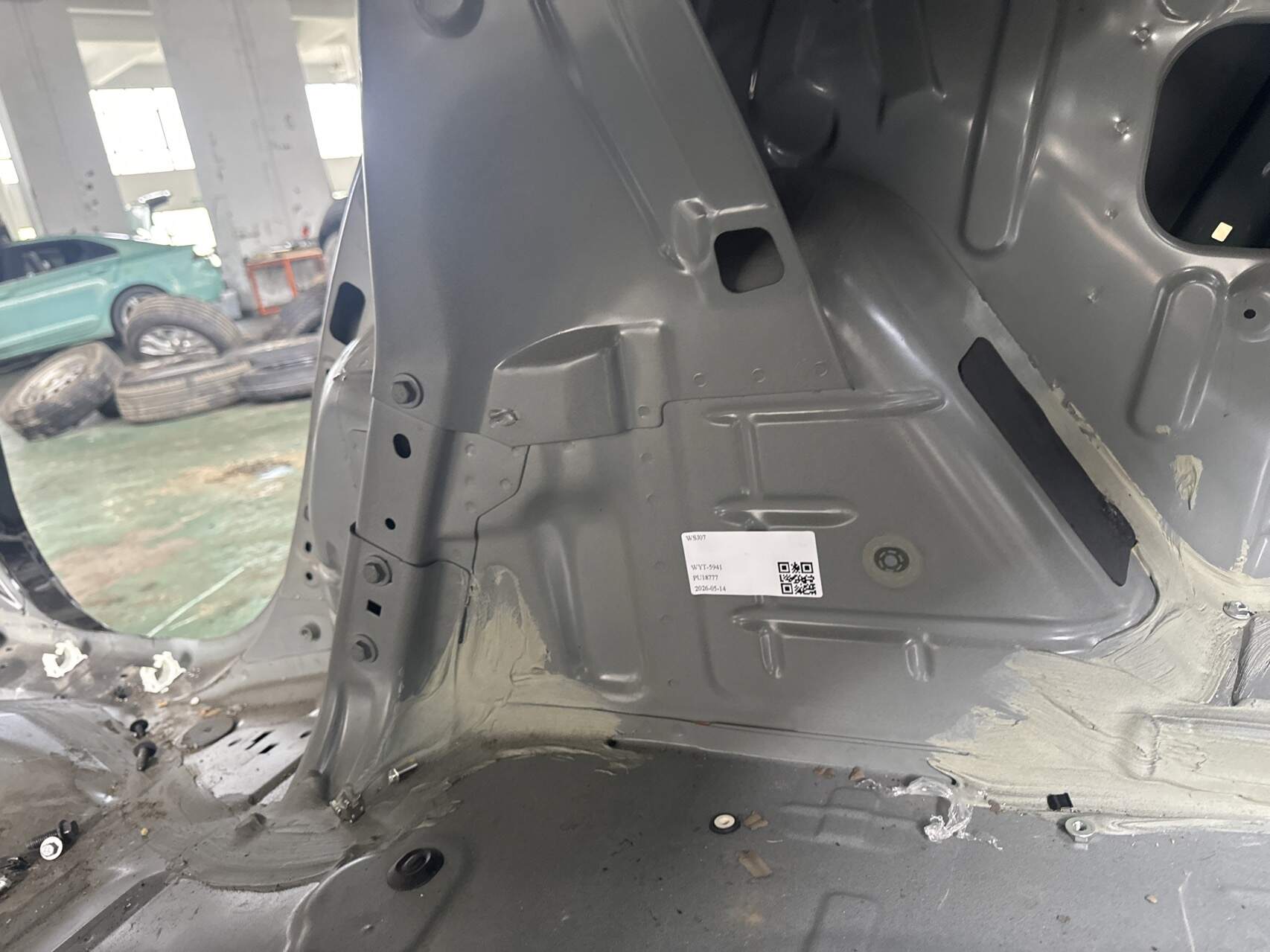 B013082 右后轮罩内板