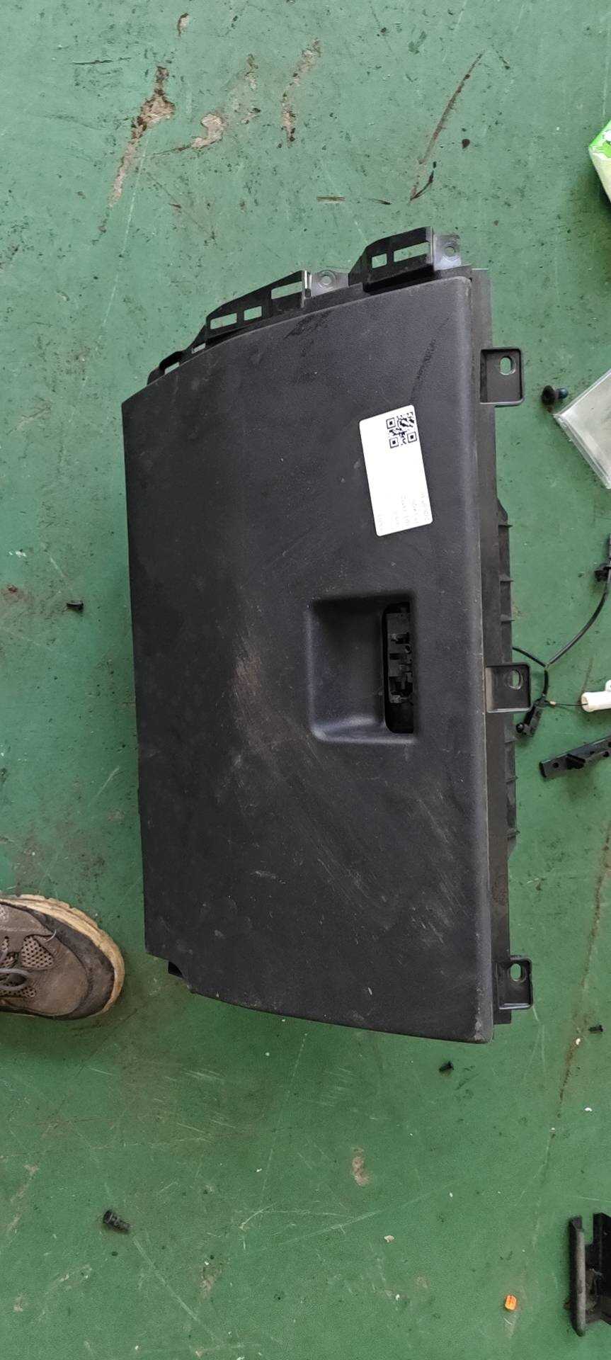 LR026069 Dashboard Glove Box