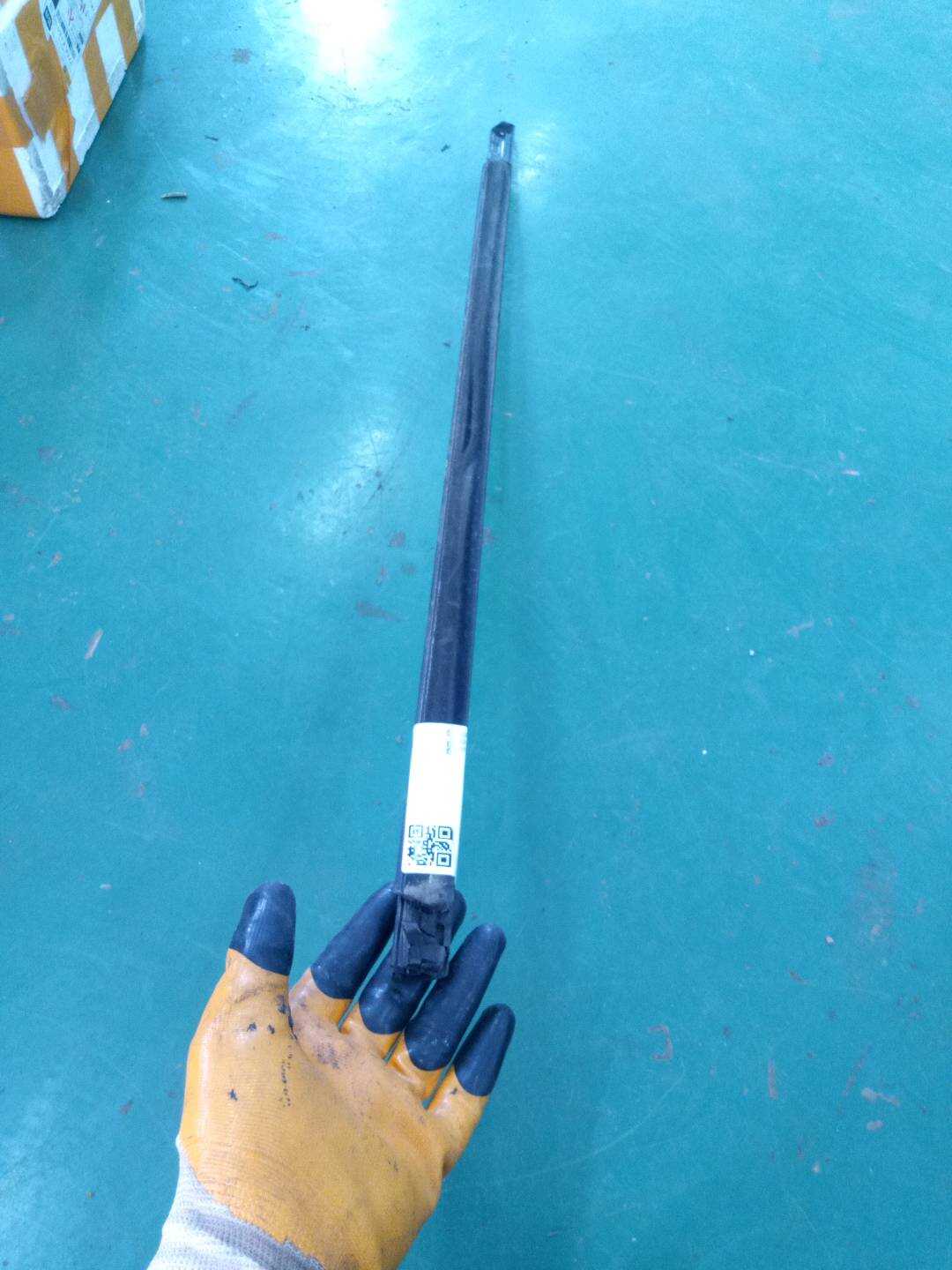LR048553 Front Door Window Molding (Left Outer)