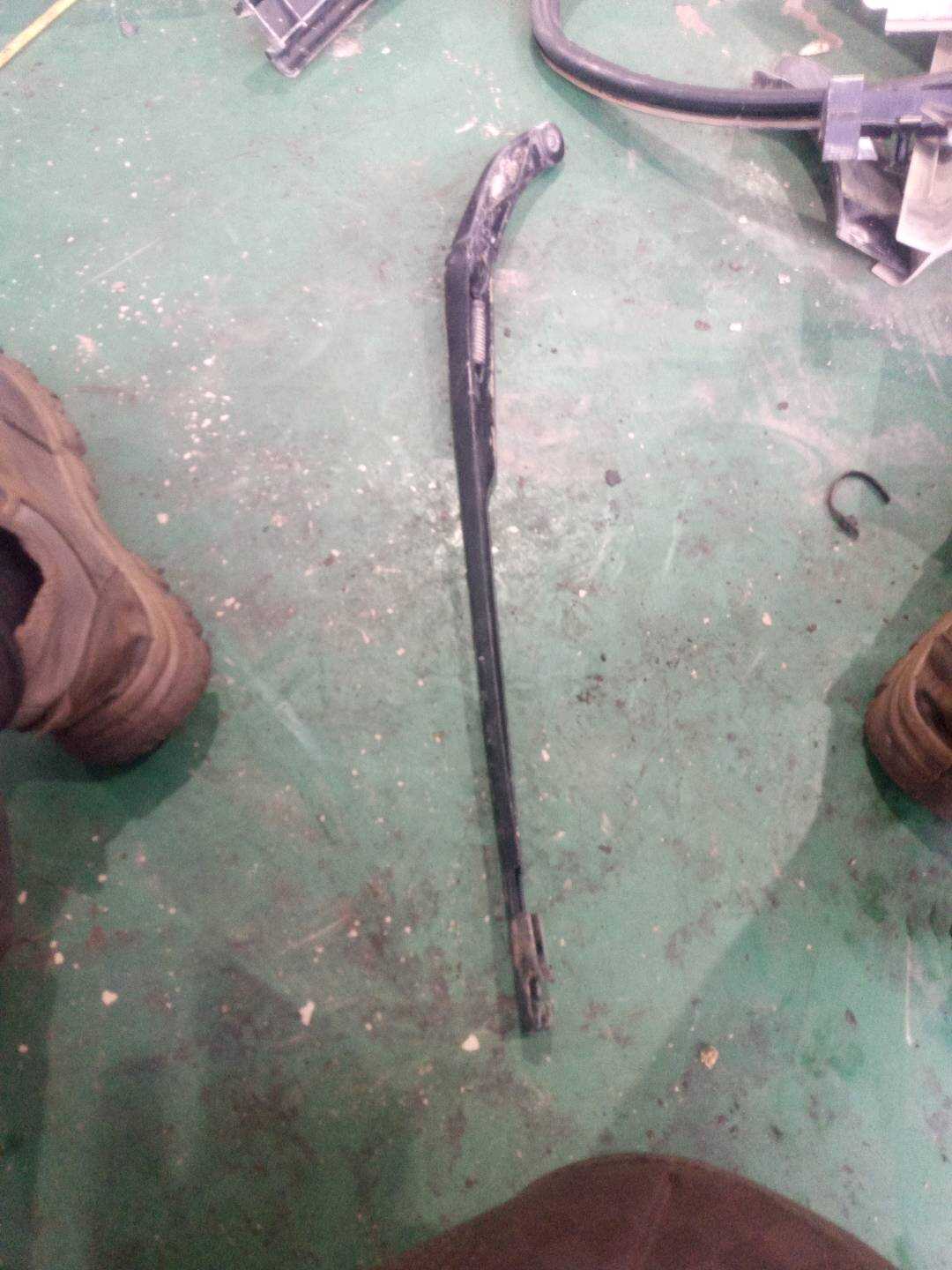 4F1955408B Front Windshield Wiper Arm, Right