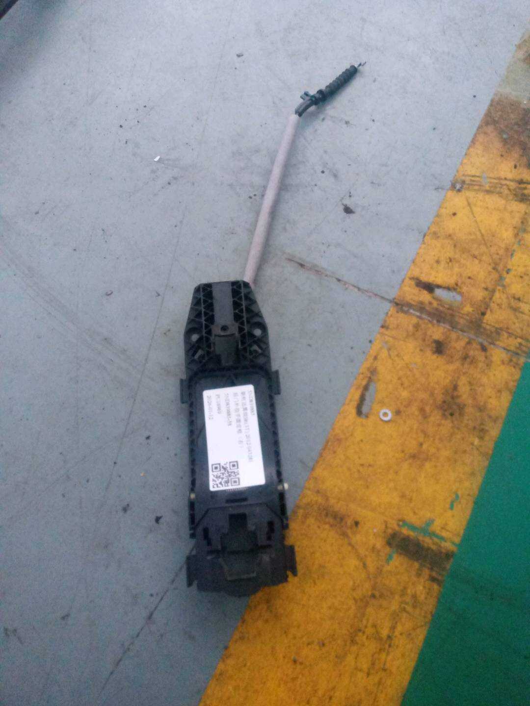 5ND839885 前门外拉手固定框(右)