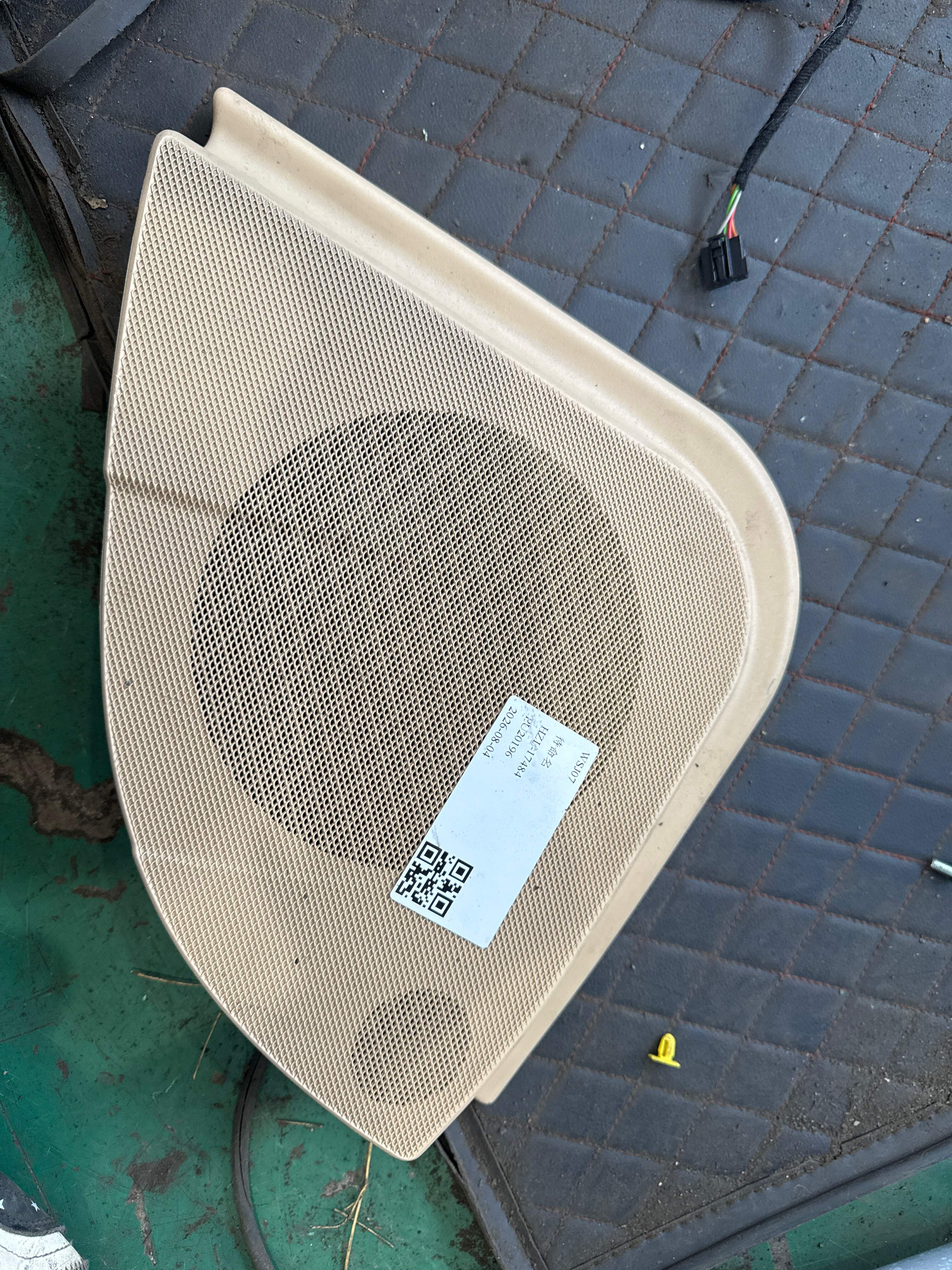 A21973702888K67 后门扬声器罩(右)