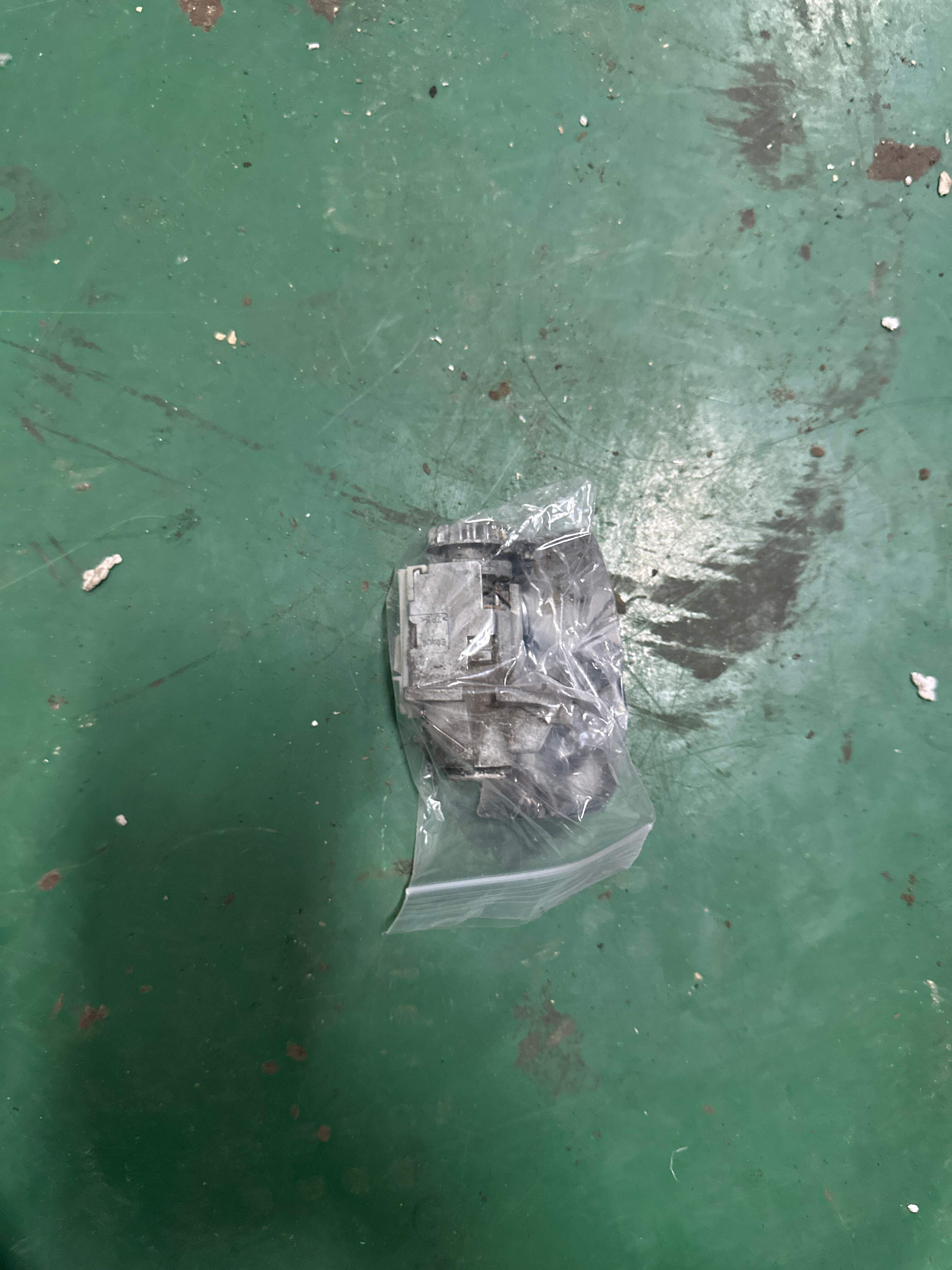 51217310727 前门锁芯(左)