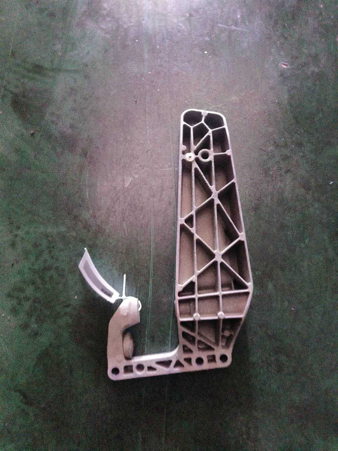 22316786567 变速器托梁
