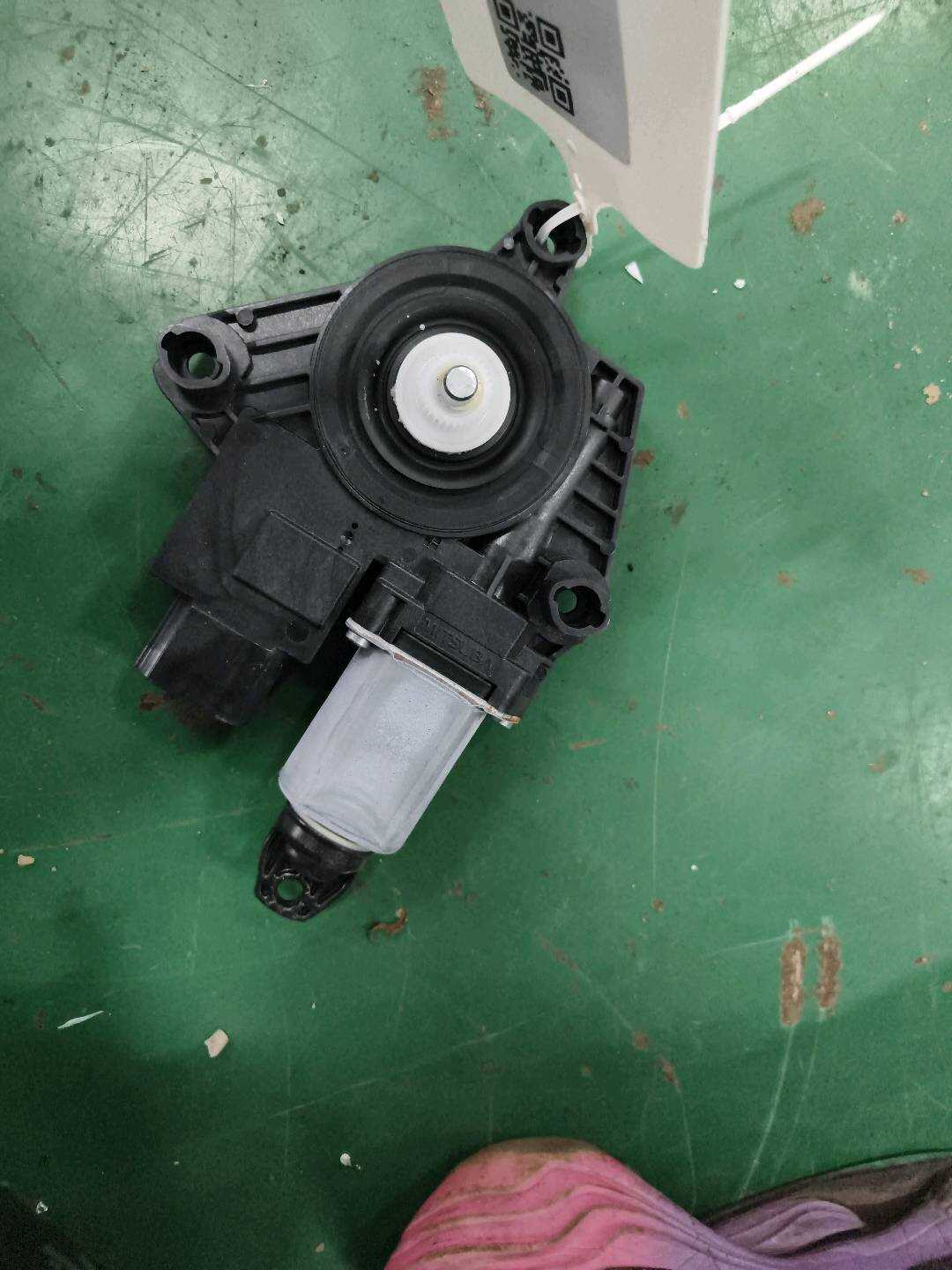 51357457251 Rear Door Window Motor, Left