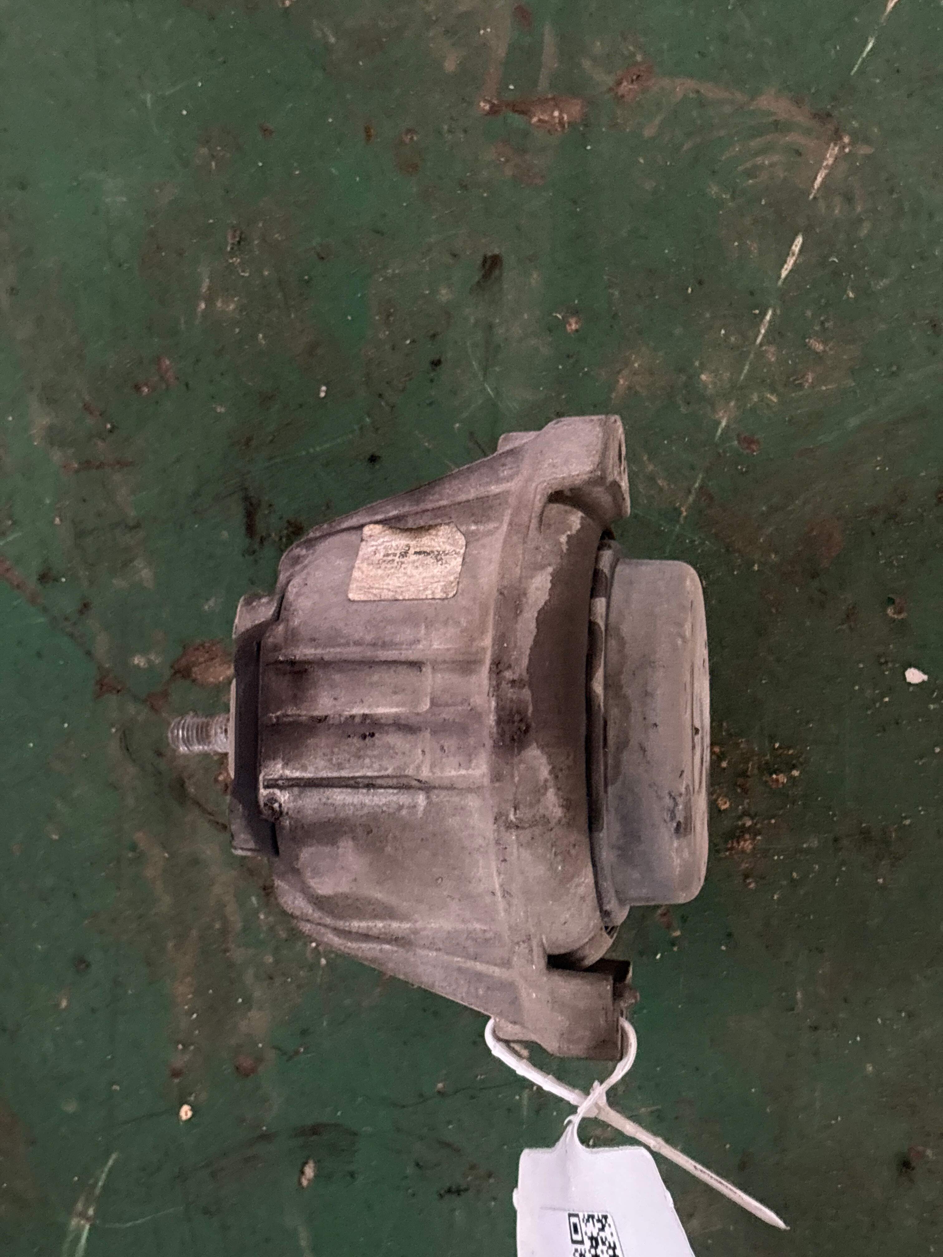 22116768852 发动机机脚胶(右)