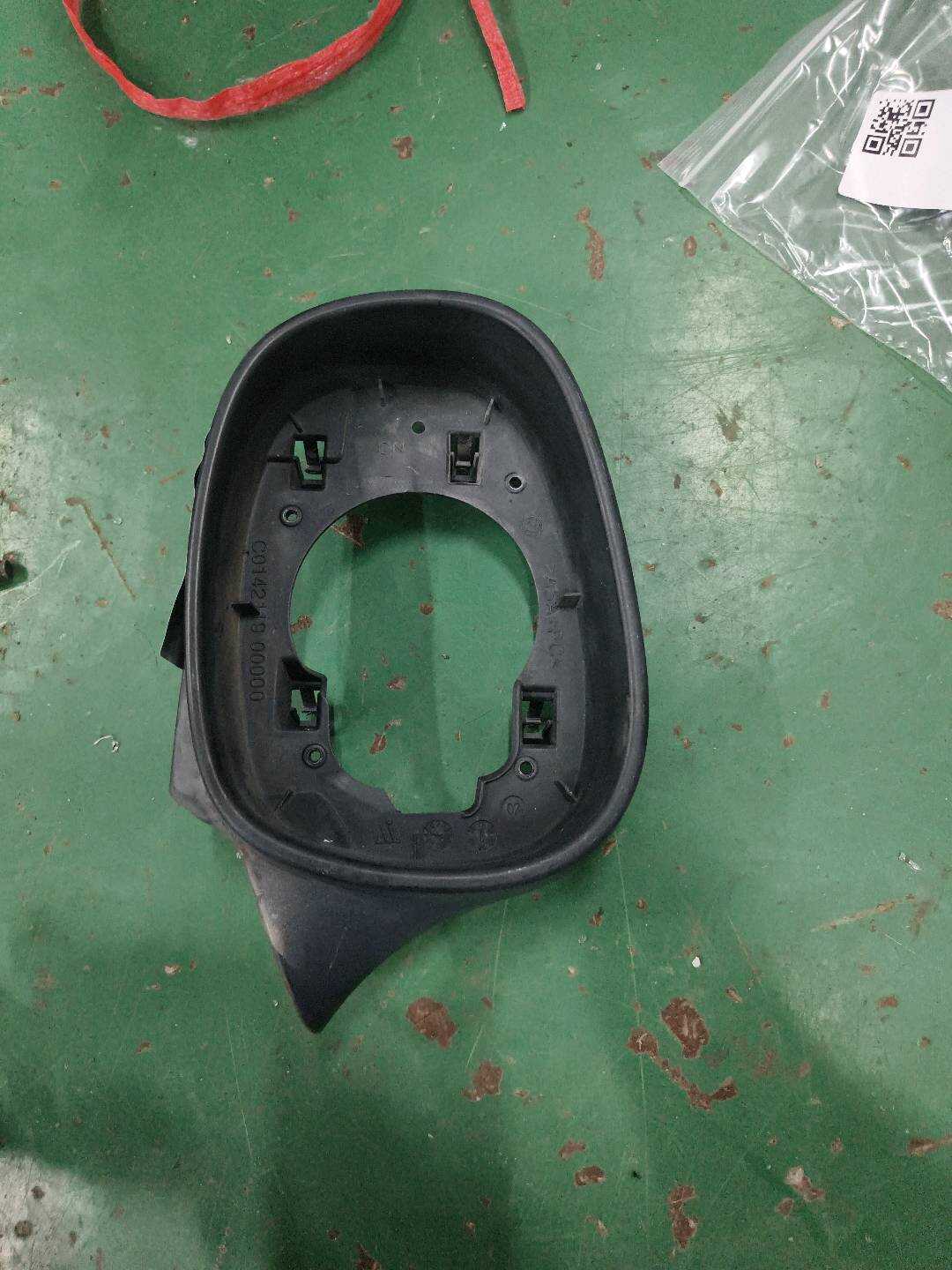 51167220557 倒车镜框（左）