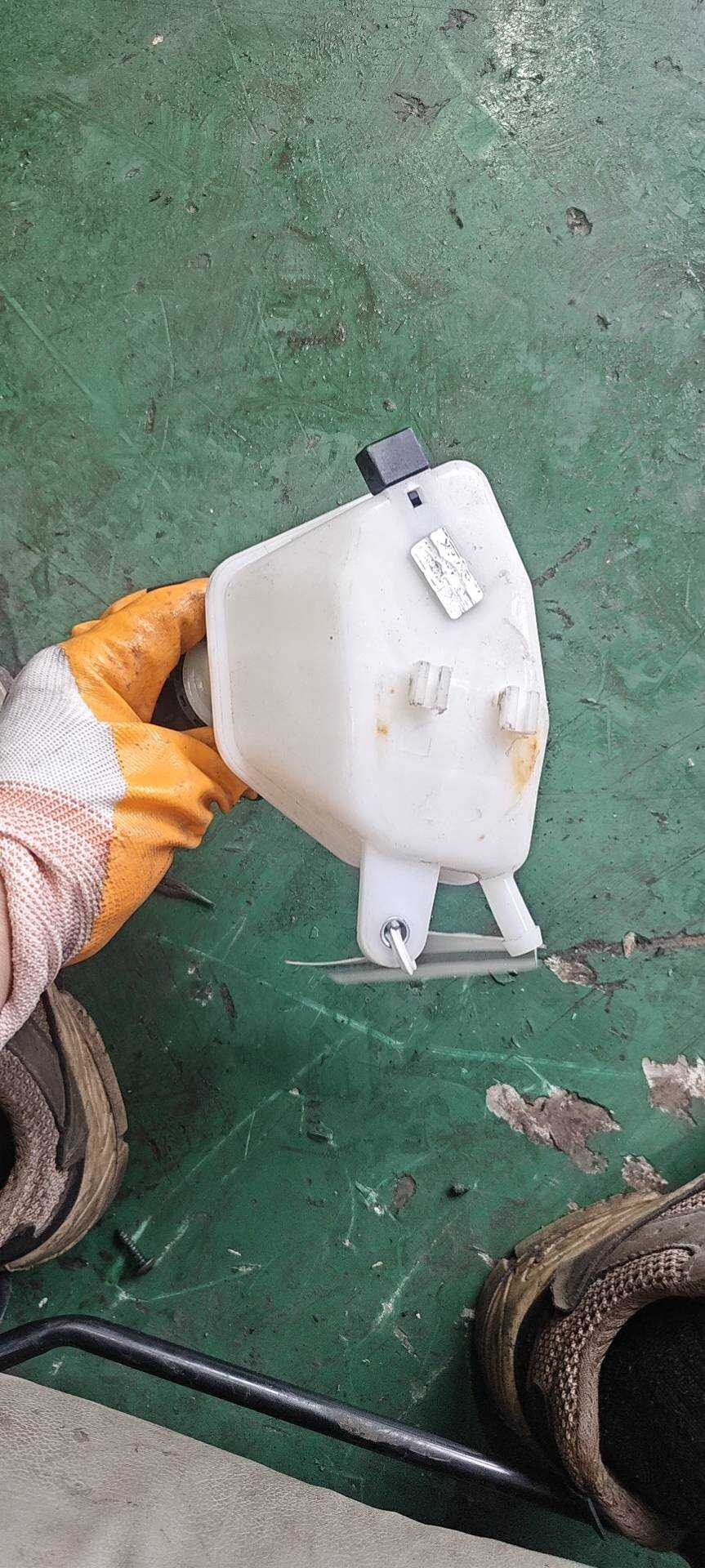 3540210XKY00A Brake Fluid Reservoir Assembly