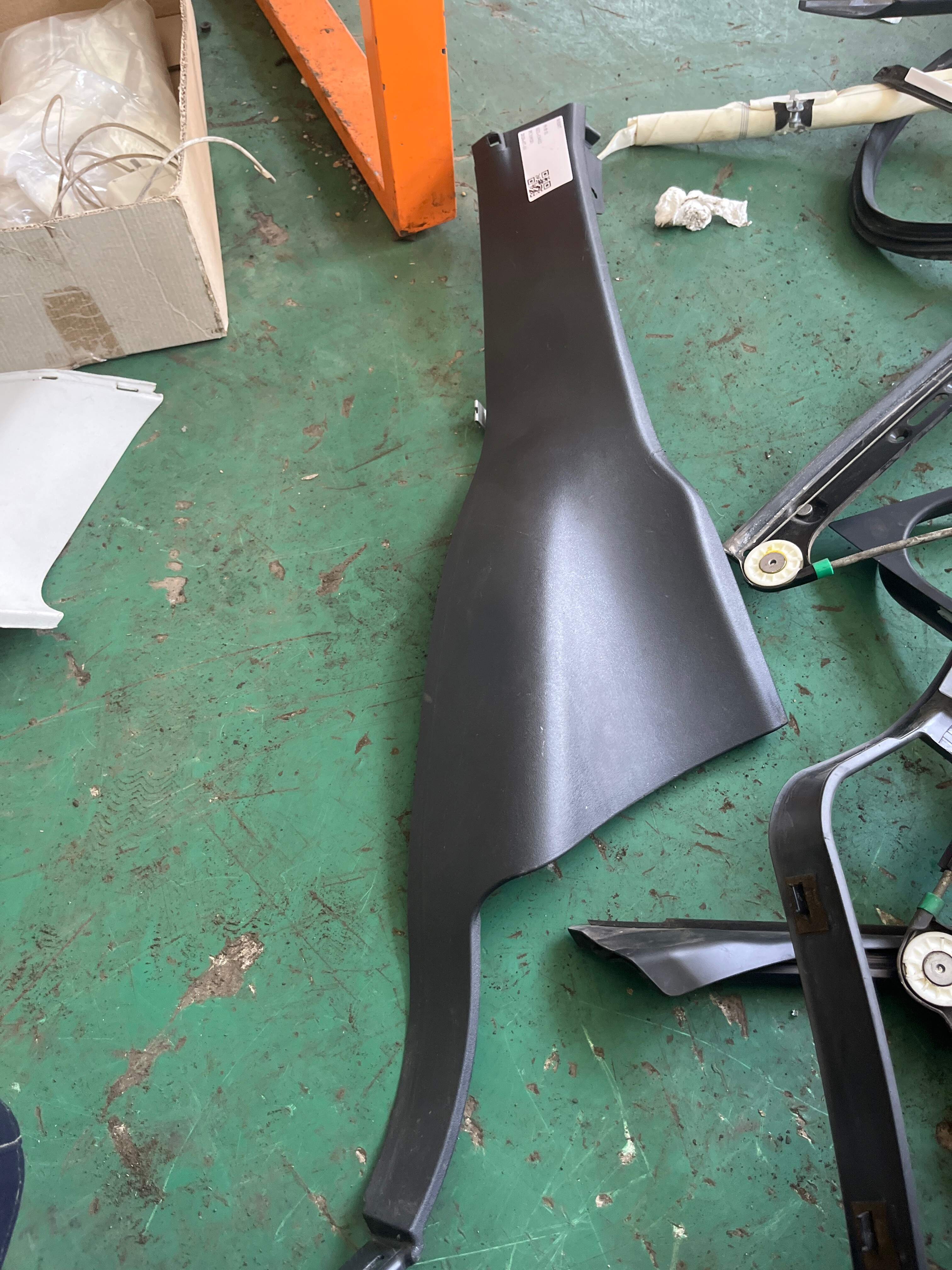 LR025499 Rear Trim Panel, Right