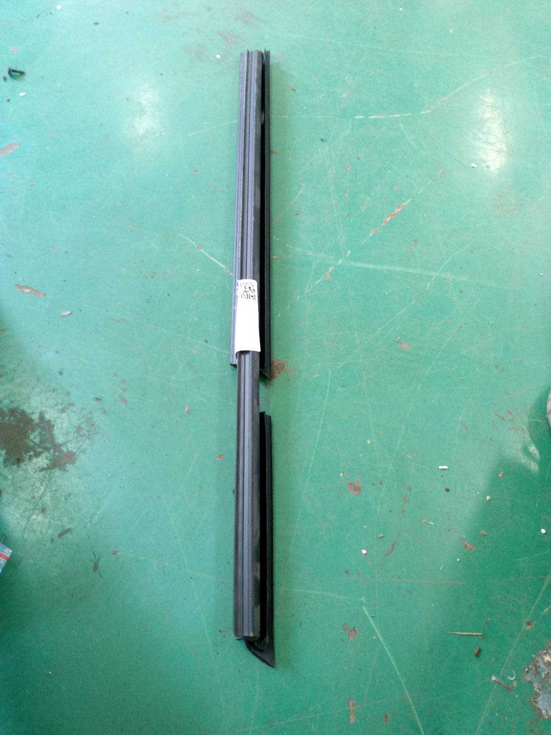 51357393448 后门玻璃绒槽（右）
