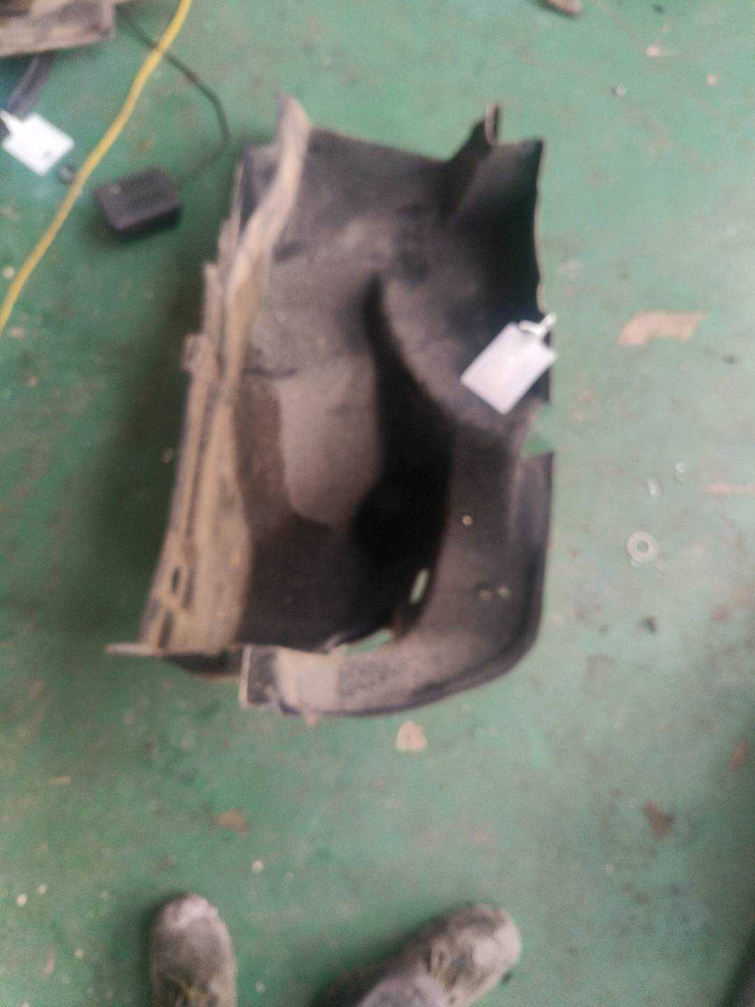 A20569026259F08 行李箱饰板（右）