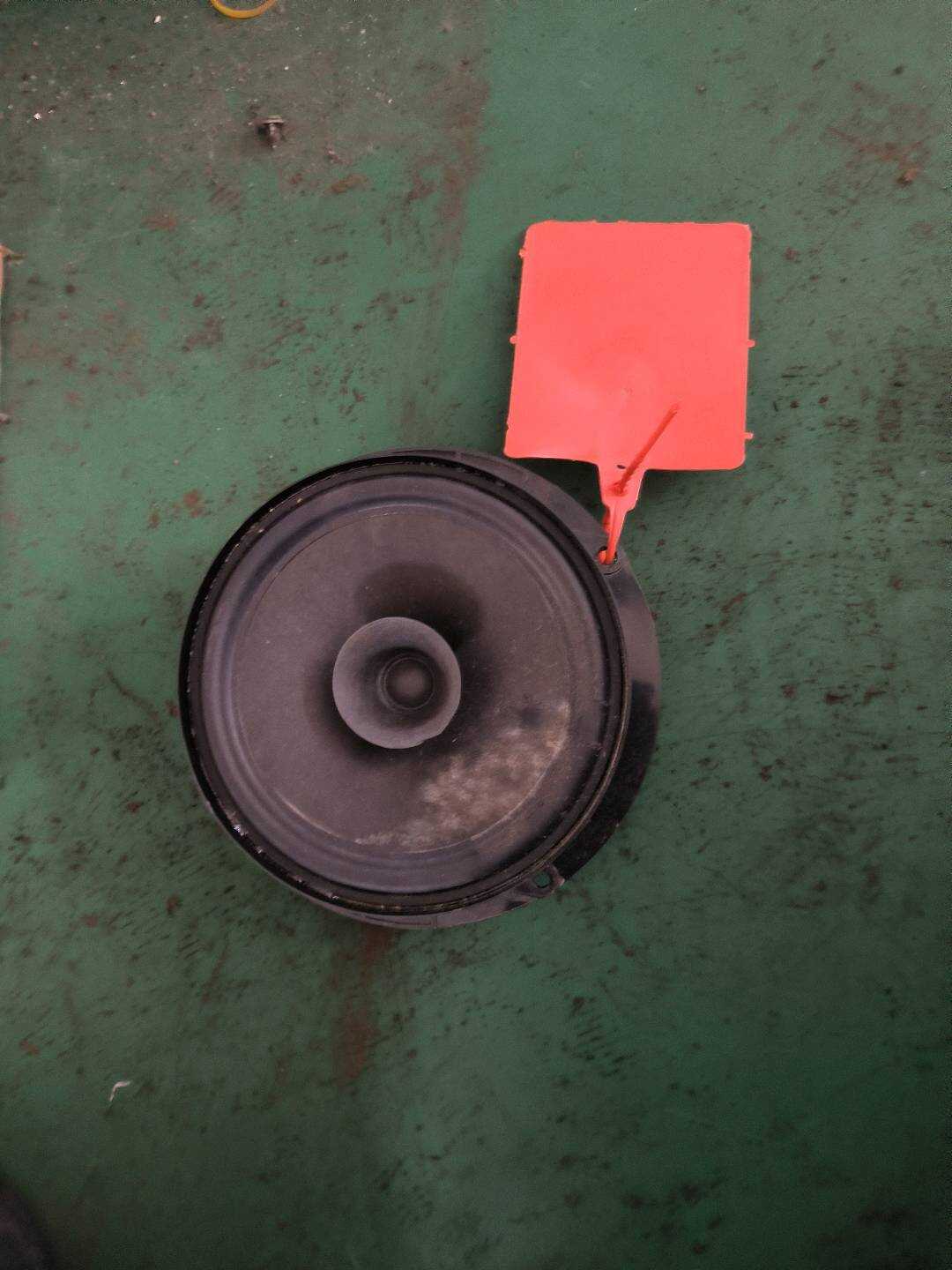 L31G035710 前门低音扬声器（右）
