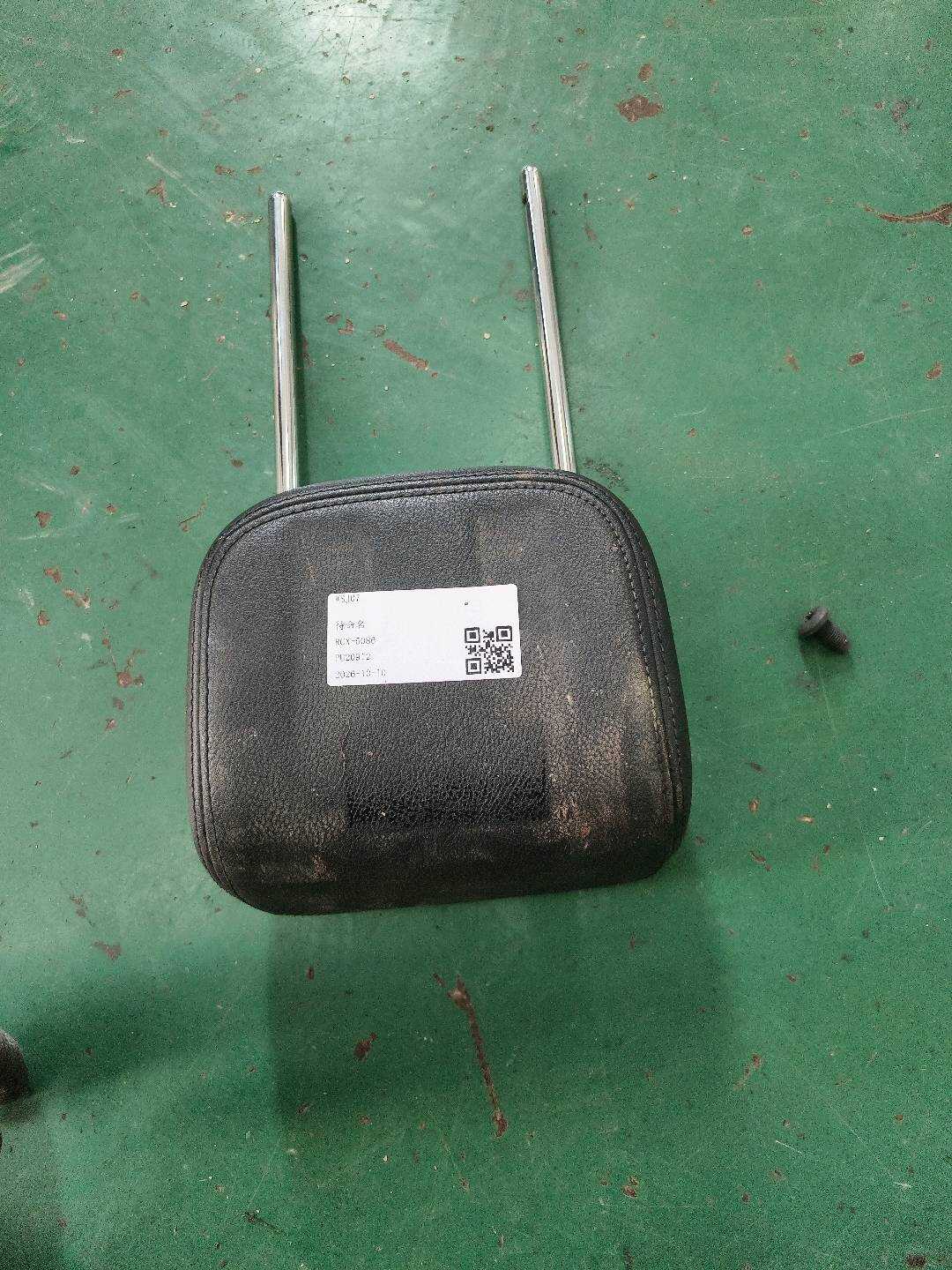 7N0885901E 头枕