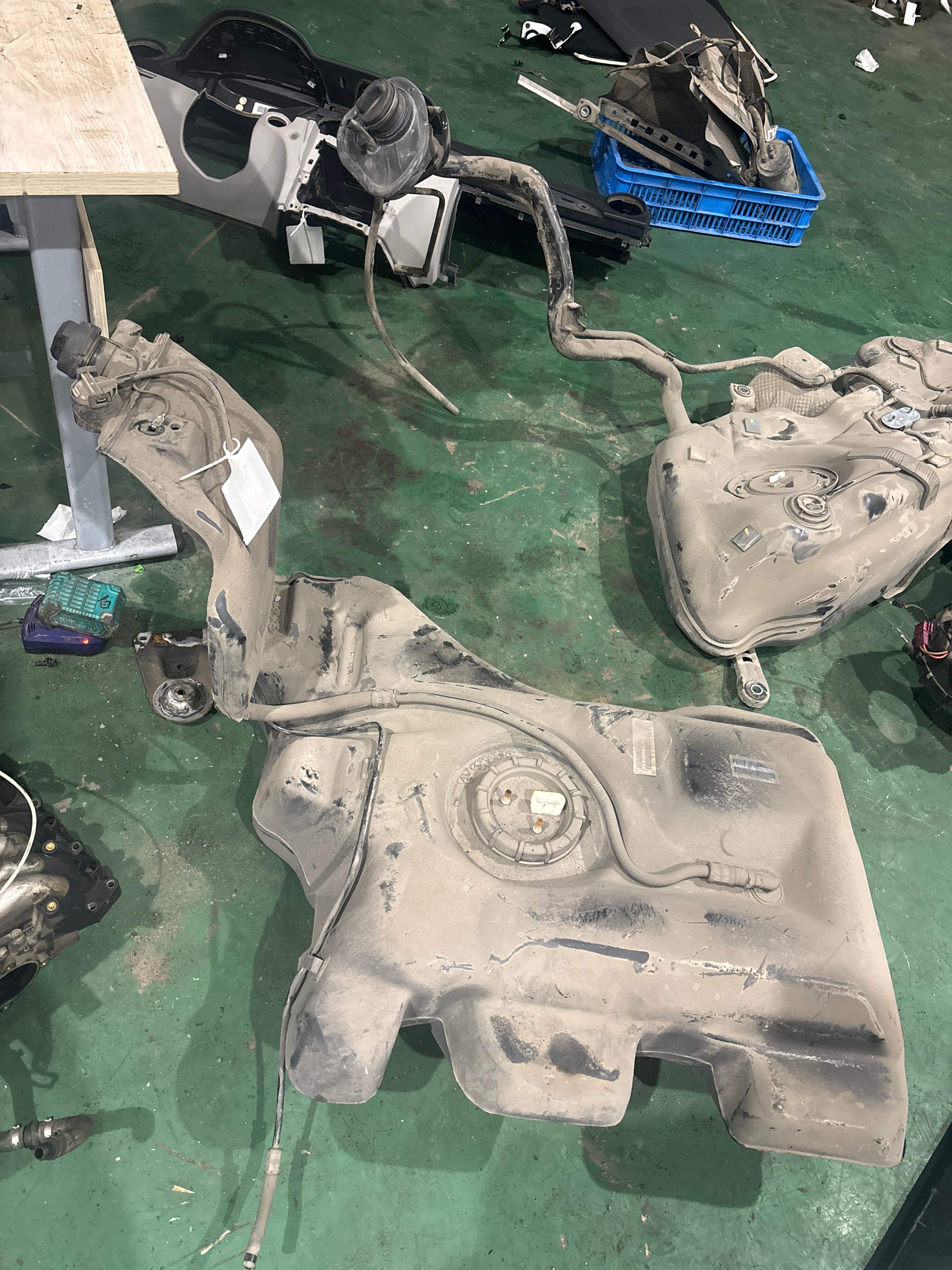 4B0201075BR Fuel Tank
