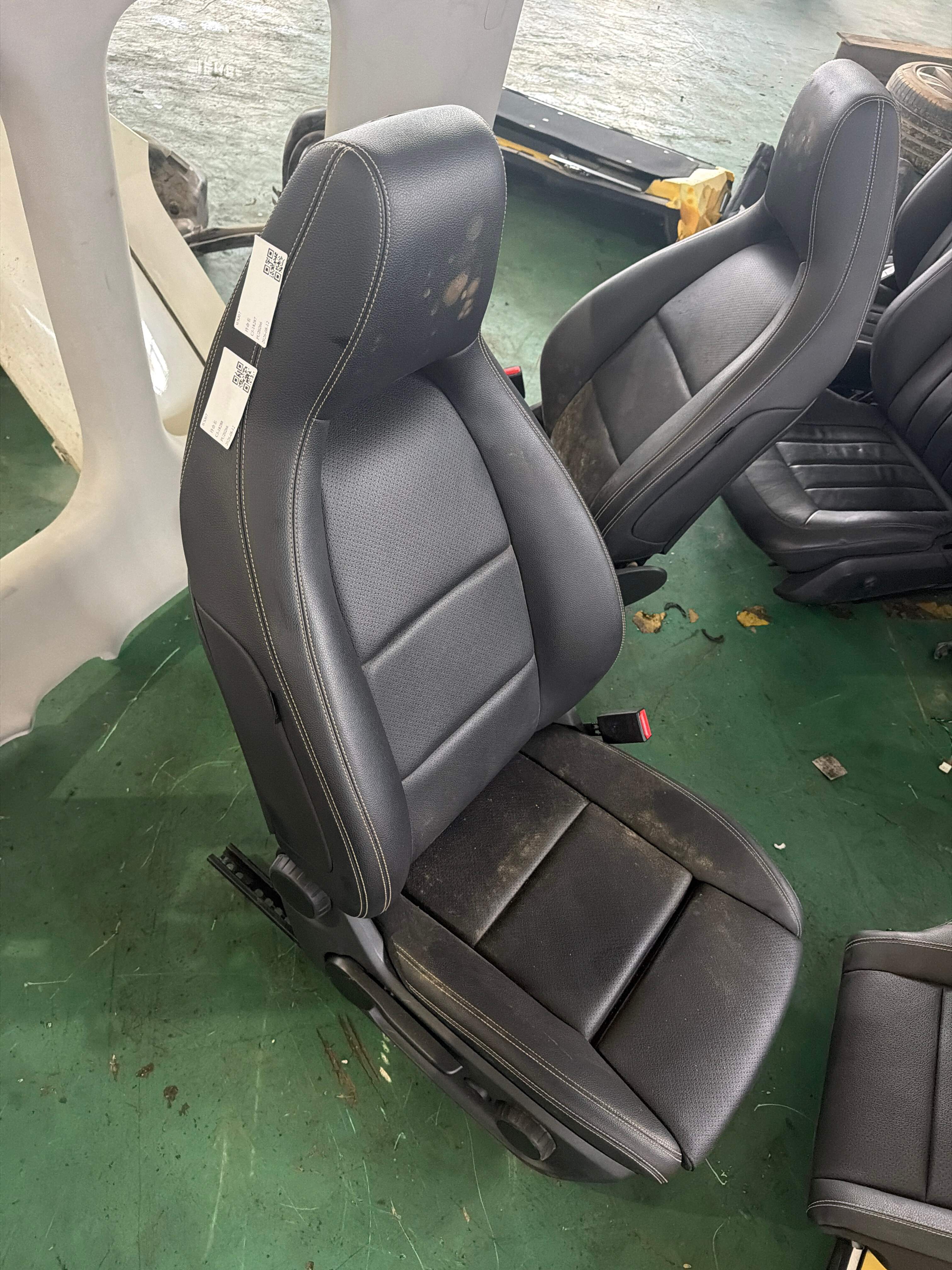 A15691086009D88 副驾驶员座椅靠背面罩