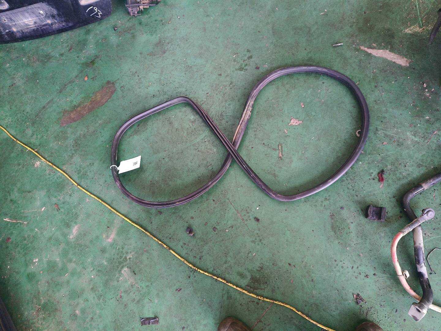 51727333606 后门车身密封胶条(右)