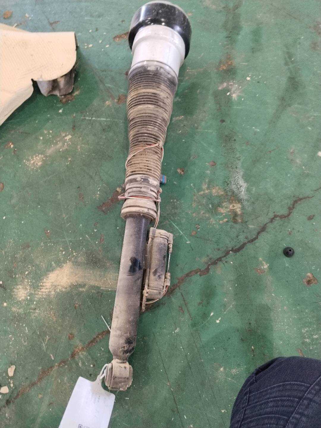 A2213205613 后减震器总成(右)