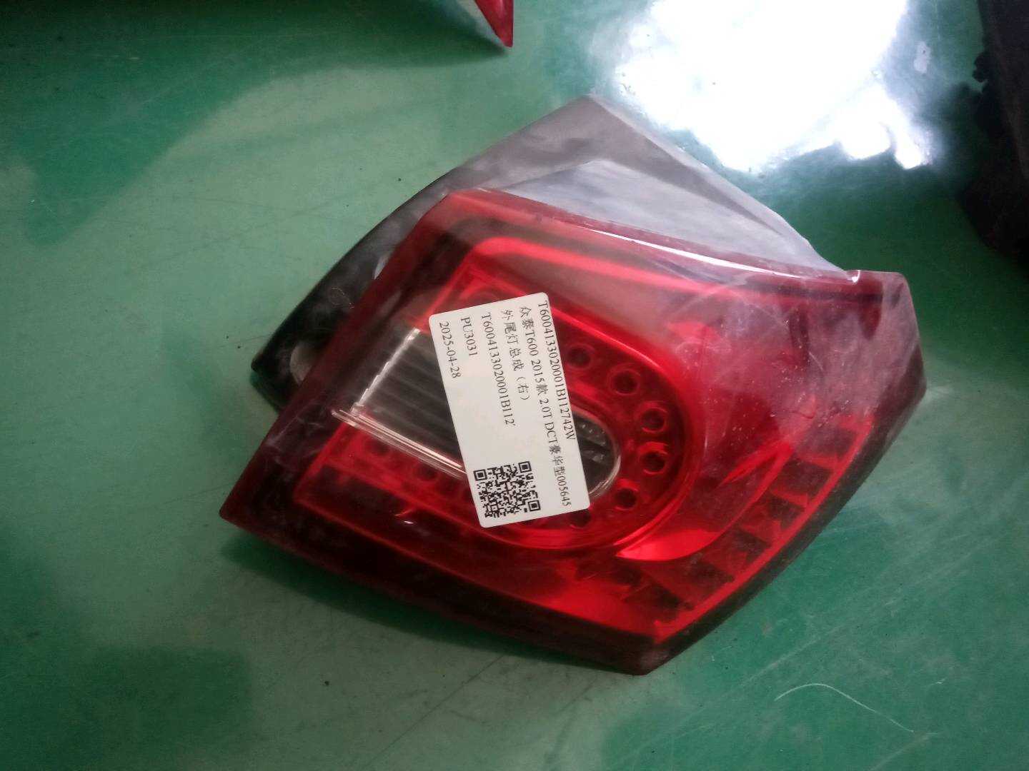 T6004133020001B112742W Outer Tail Light Assembly, Right