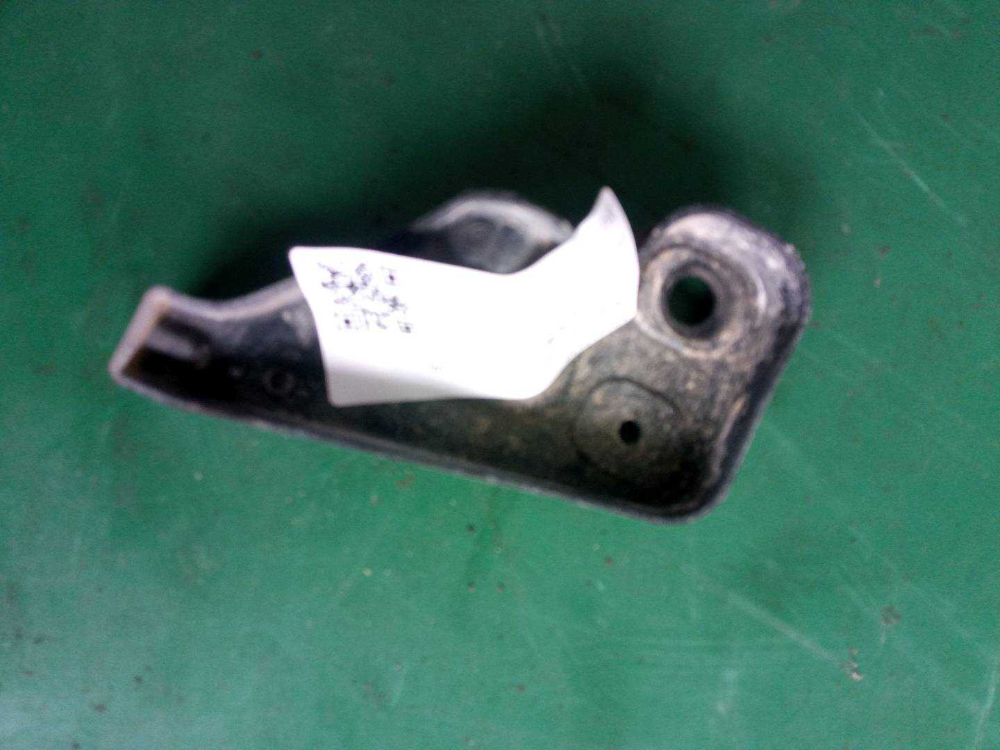 8P3807330 后保险杠支架（右下）