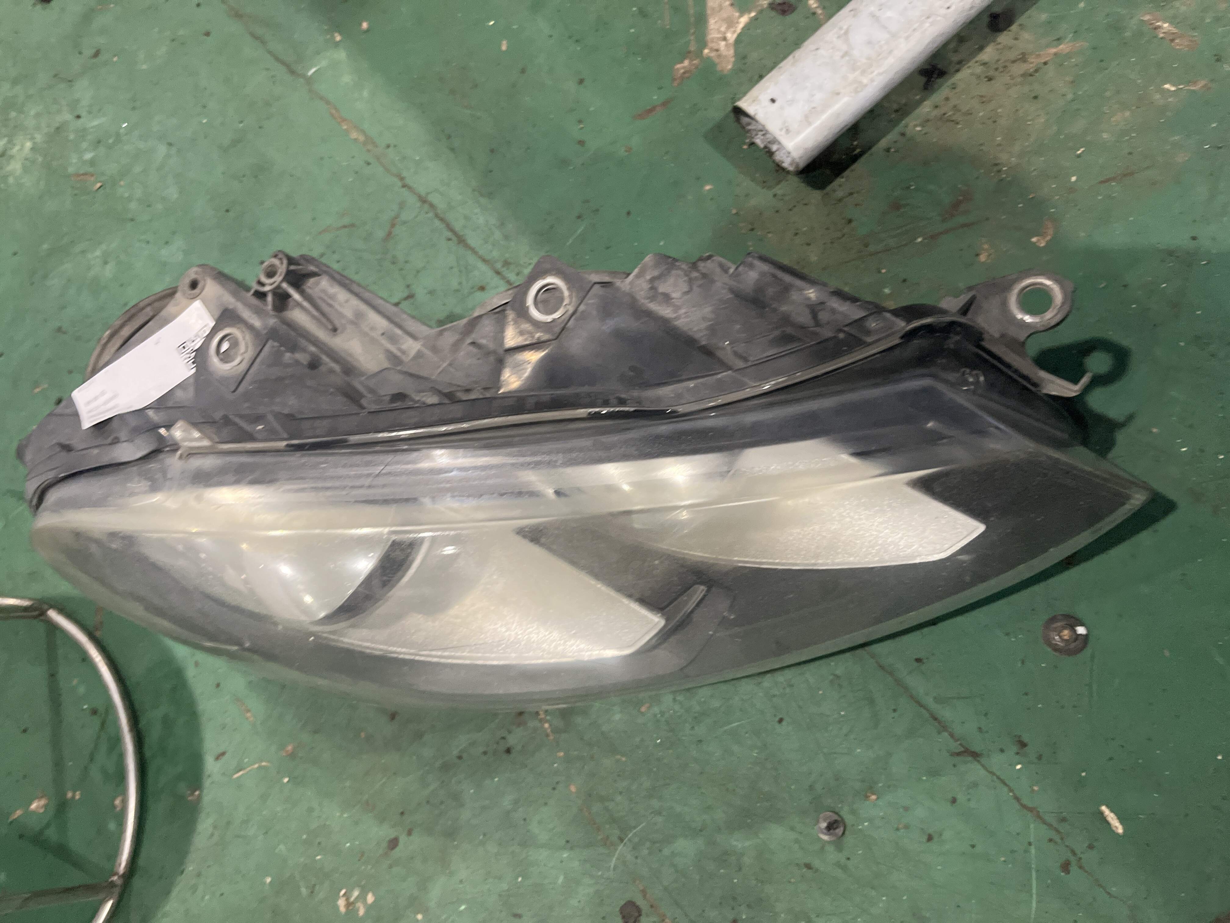 5K1941754B Front Headlight Half Assembly, Right