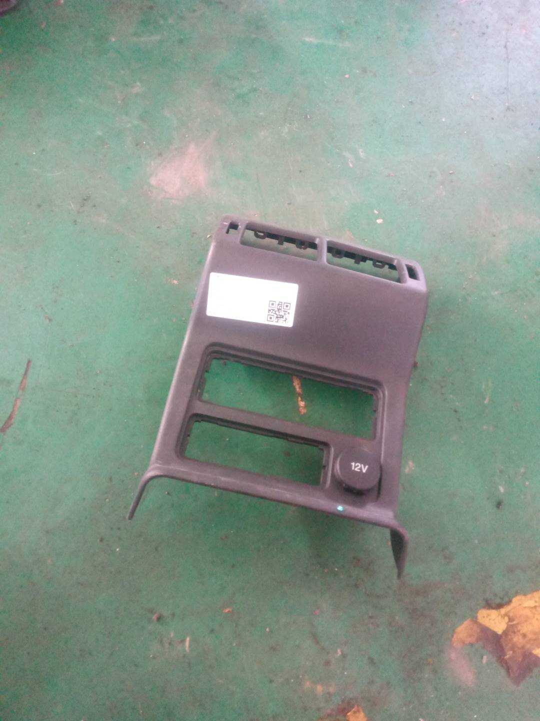 T2H3069 Center Console Vent, Rear