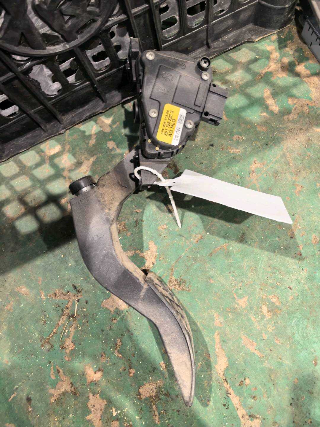 8E1721523F Accelerator Pedal