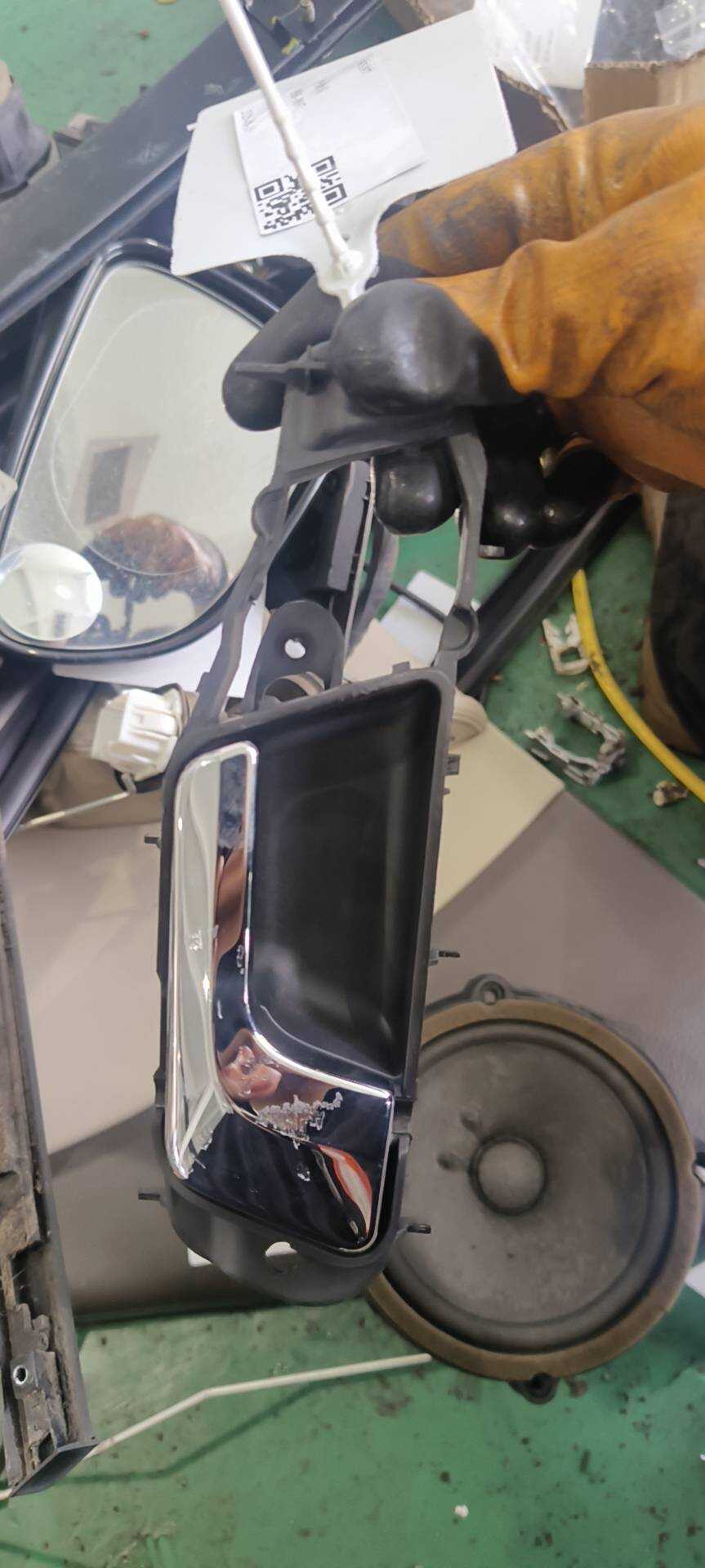 9047348 Front Door Inner Handle, Right