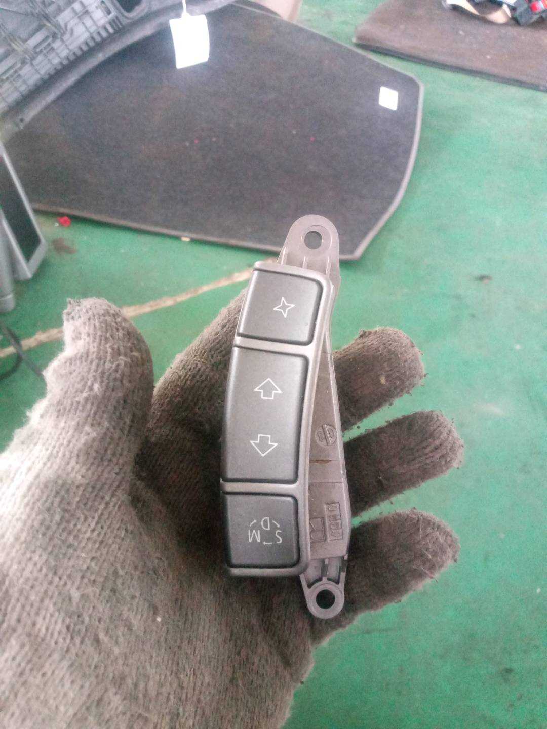 61316911586 方向盘多功能开关(右)