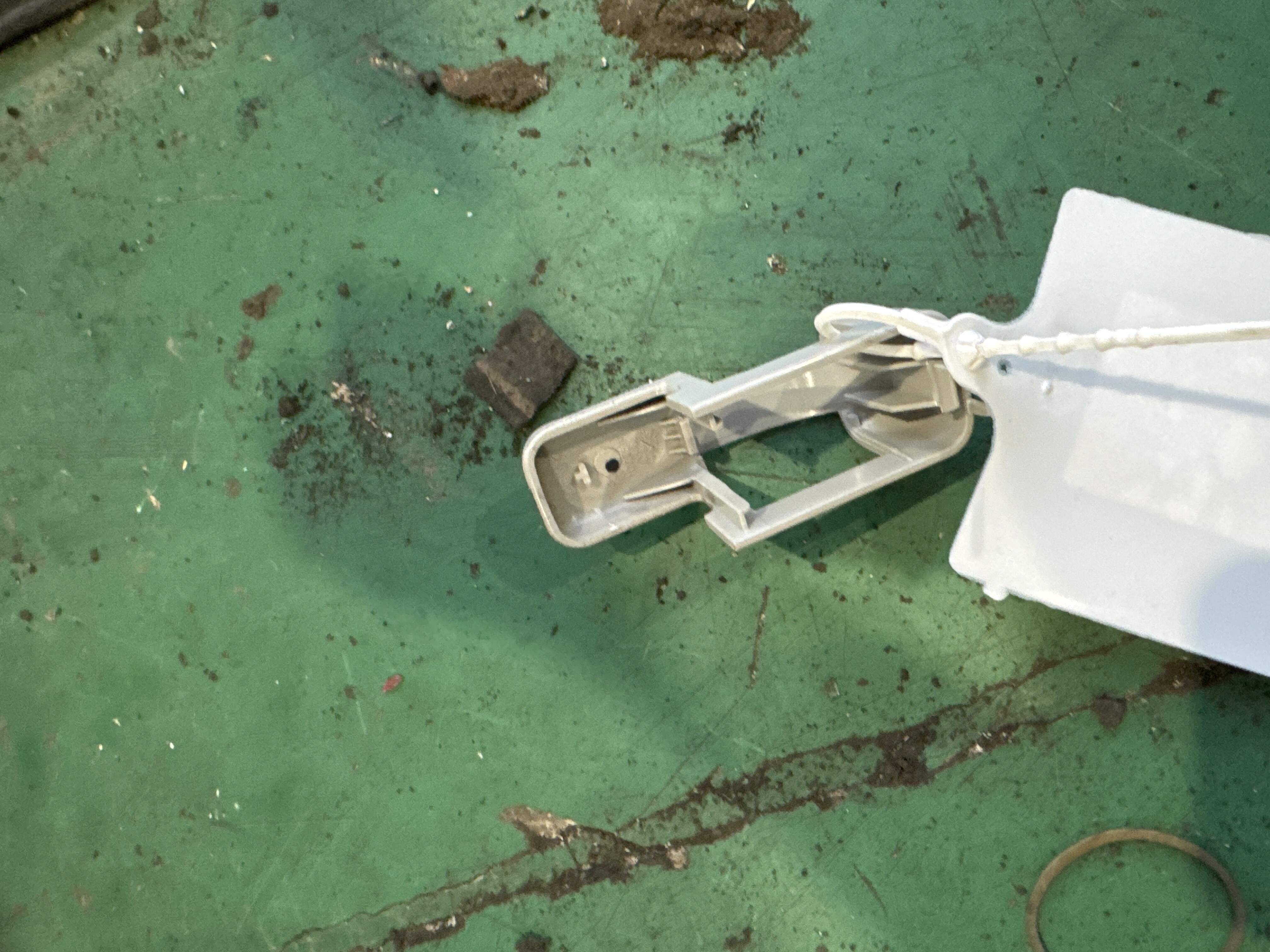 6410014ADE0000M69 前排安全带高度调器饰盖_浅灰色实色