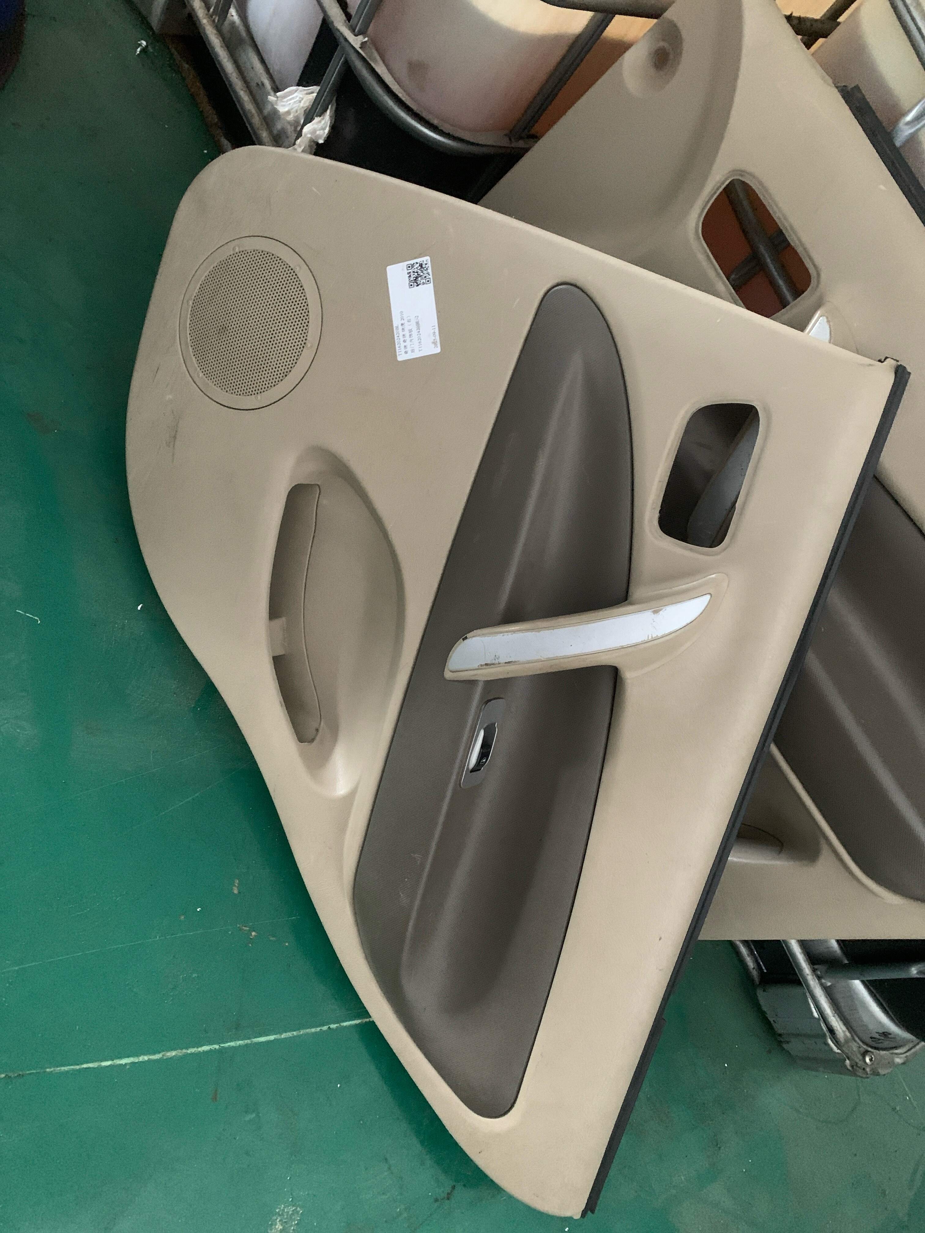 T116202420BL 后门内饰板(右)