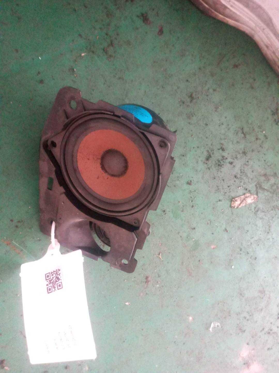 65139146978 后窗台饰板扬声器(右)