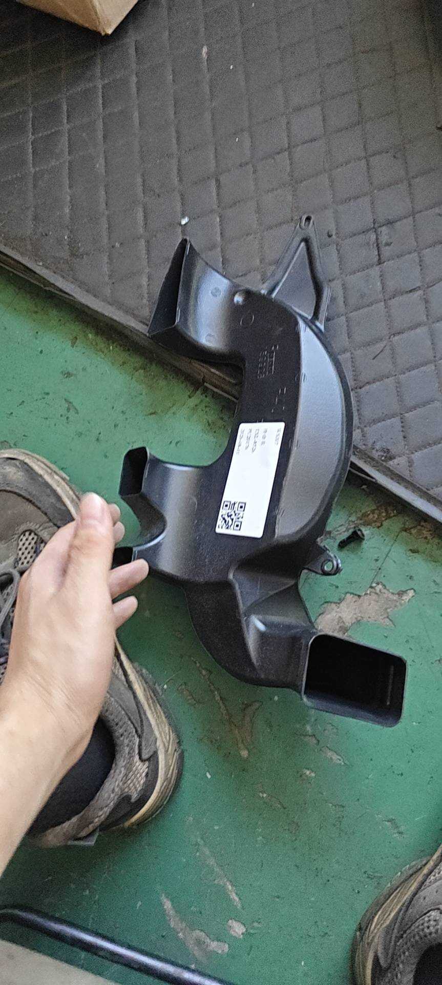 51456823275 脚部空间通道 左侧