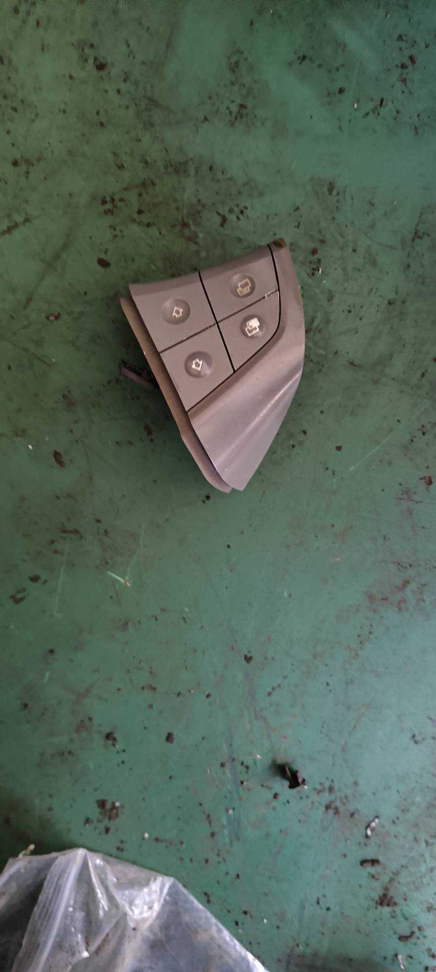 A16482079107379 方向盘多功能开关（左）