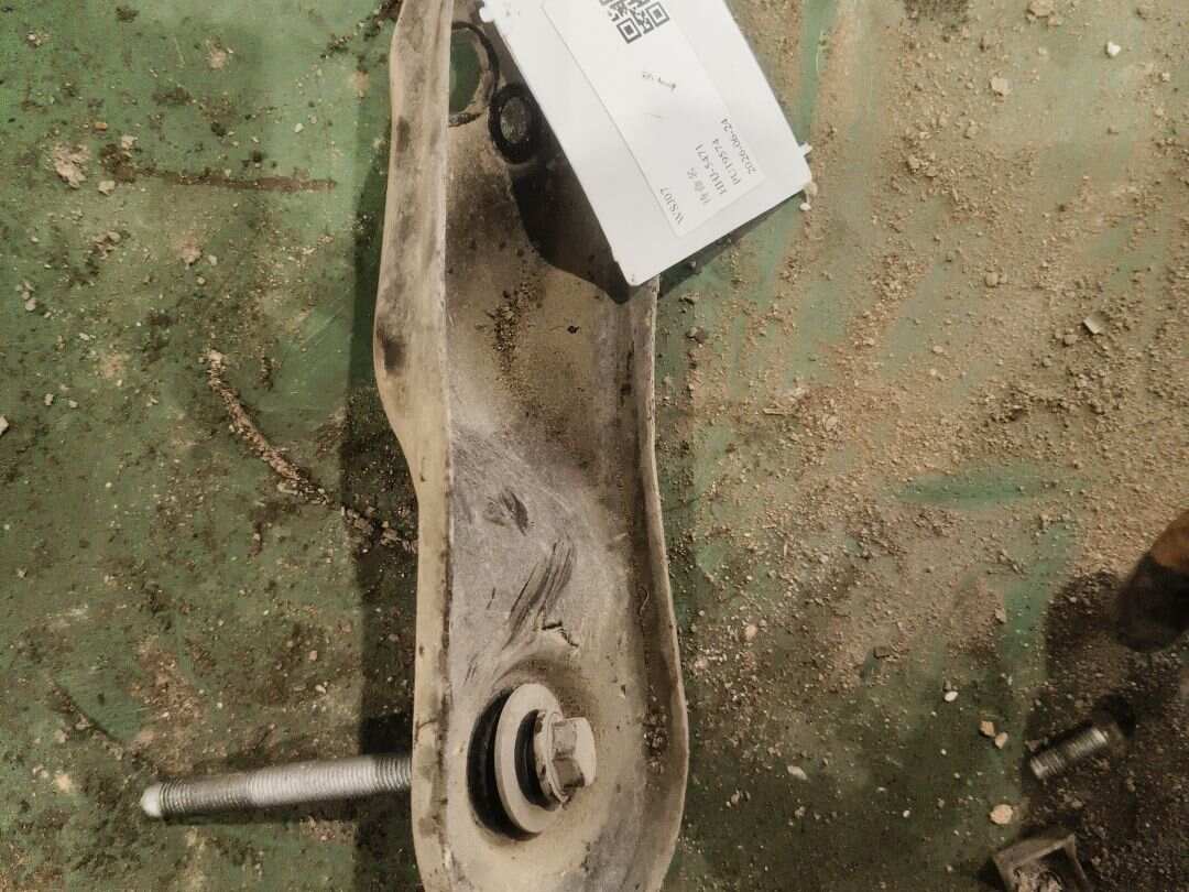 4F0505220B 后桥支座（右）