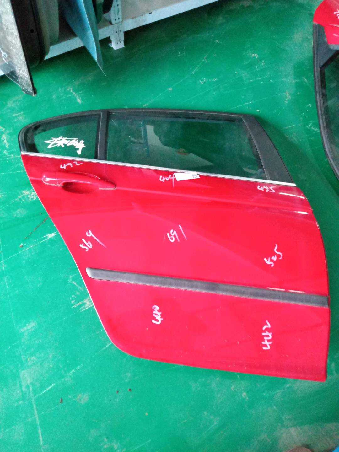 41527034154 后门壳(右)