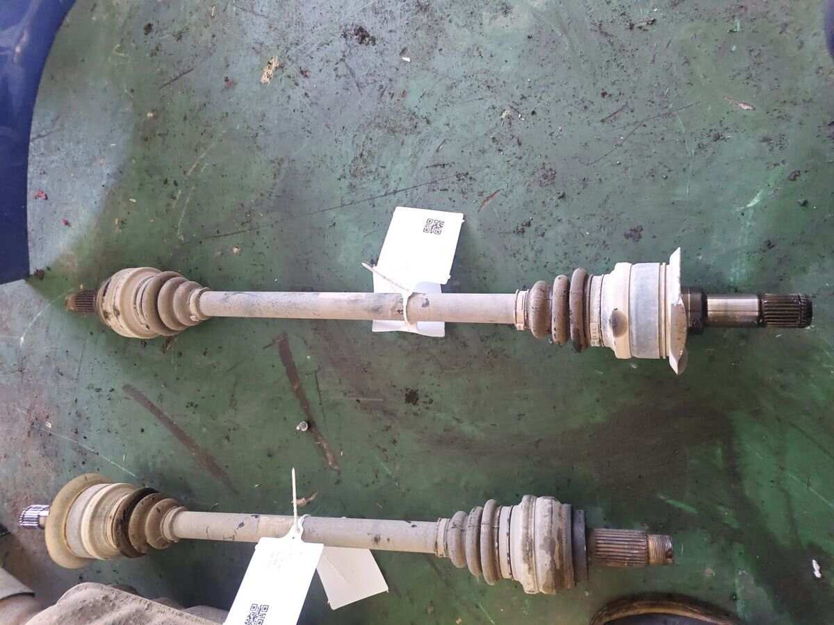 33207630184 Rear Axle Shaft, Right