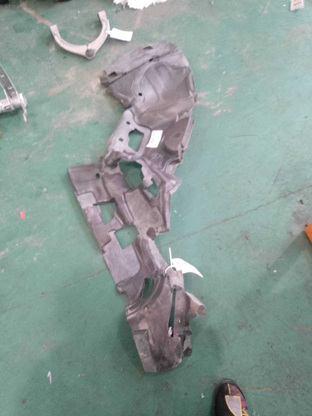97055664302 后轮罩吸音器（左）