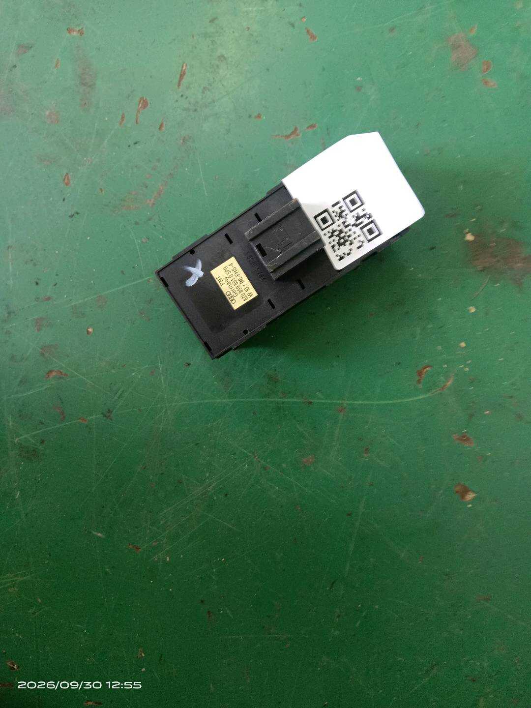 8Z0959851F5PR 前门玻璃升降开关(左)