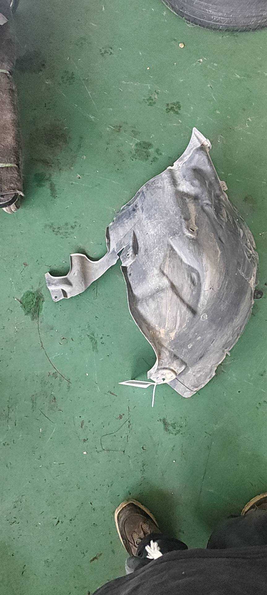 LR027394 Front Fender Liner, Front Right